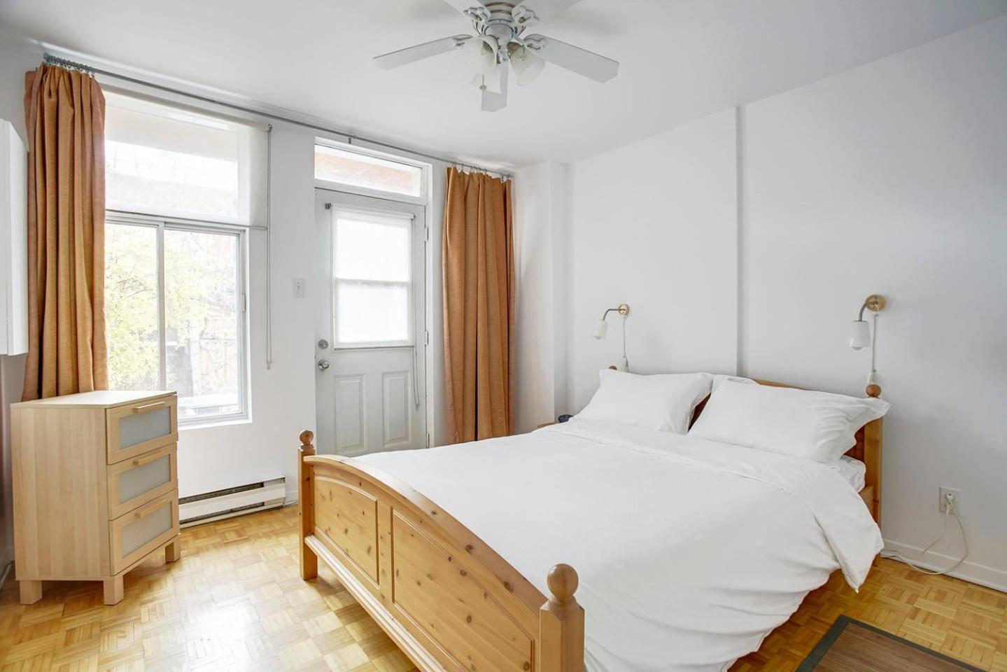 Cozy and Sunny apartment in Little Italy Montreal