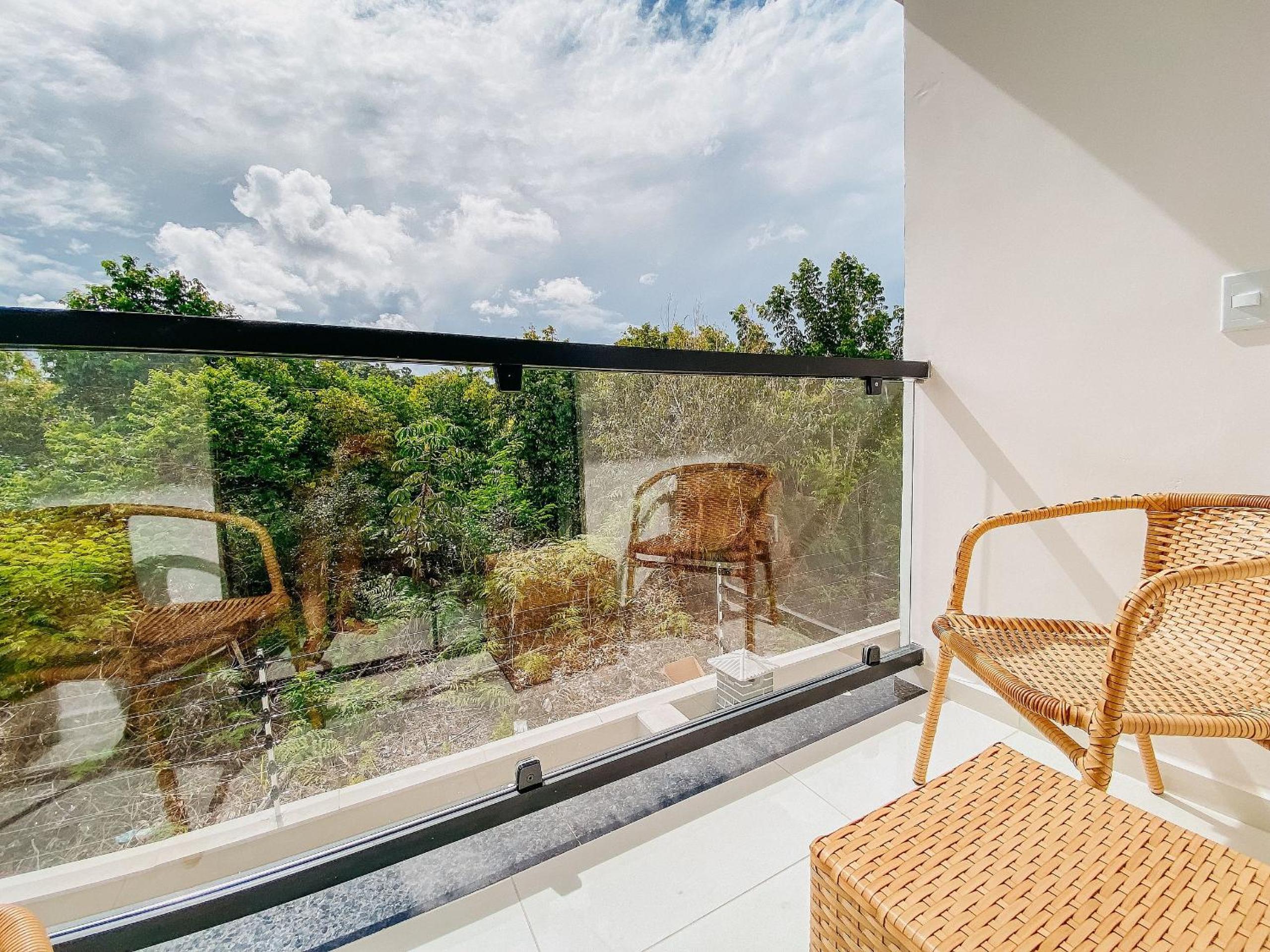 Casas Duplex todas com 3 suiítes ambas com ar condicionado, varanda, internet e churrasqueira privativa no Residencial Jardins de Taperpuã 2 codomínio a po