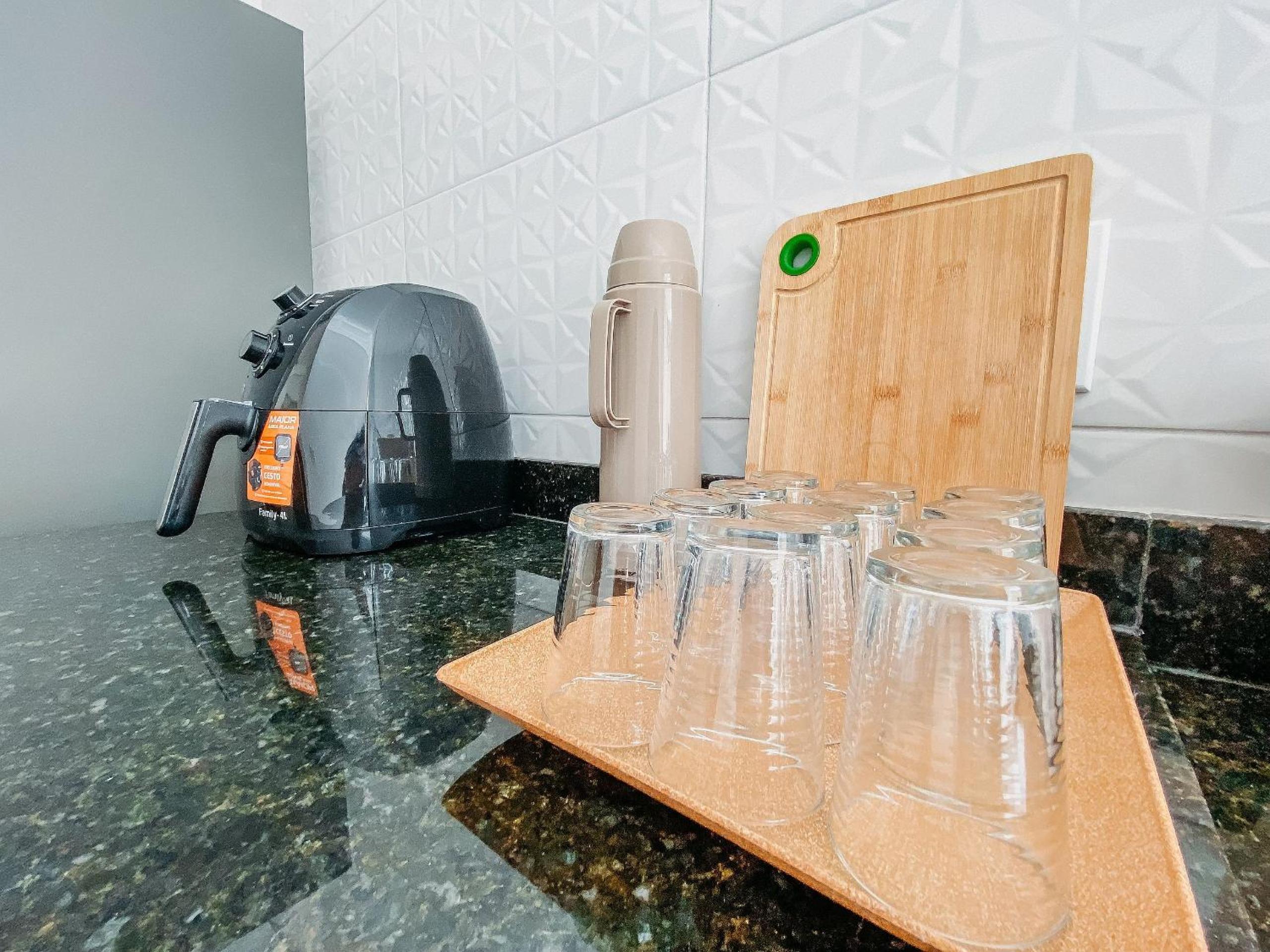 Casas Duplex todas com 3 suiítes ambas com ar condicionado, varanda, internet e churrasqueira privativa no Residencial Jardins de Taperpuã 2 codomínio a po