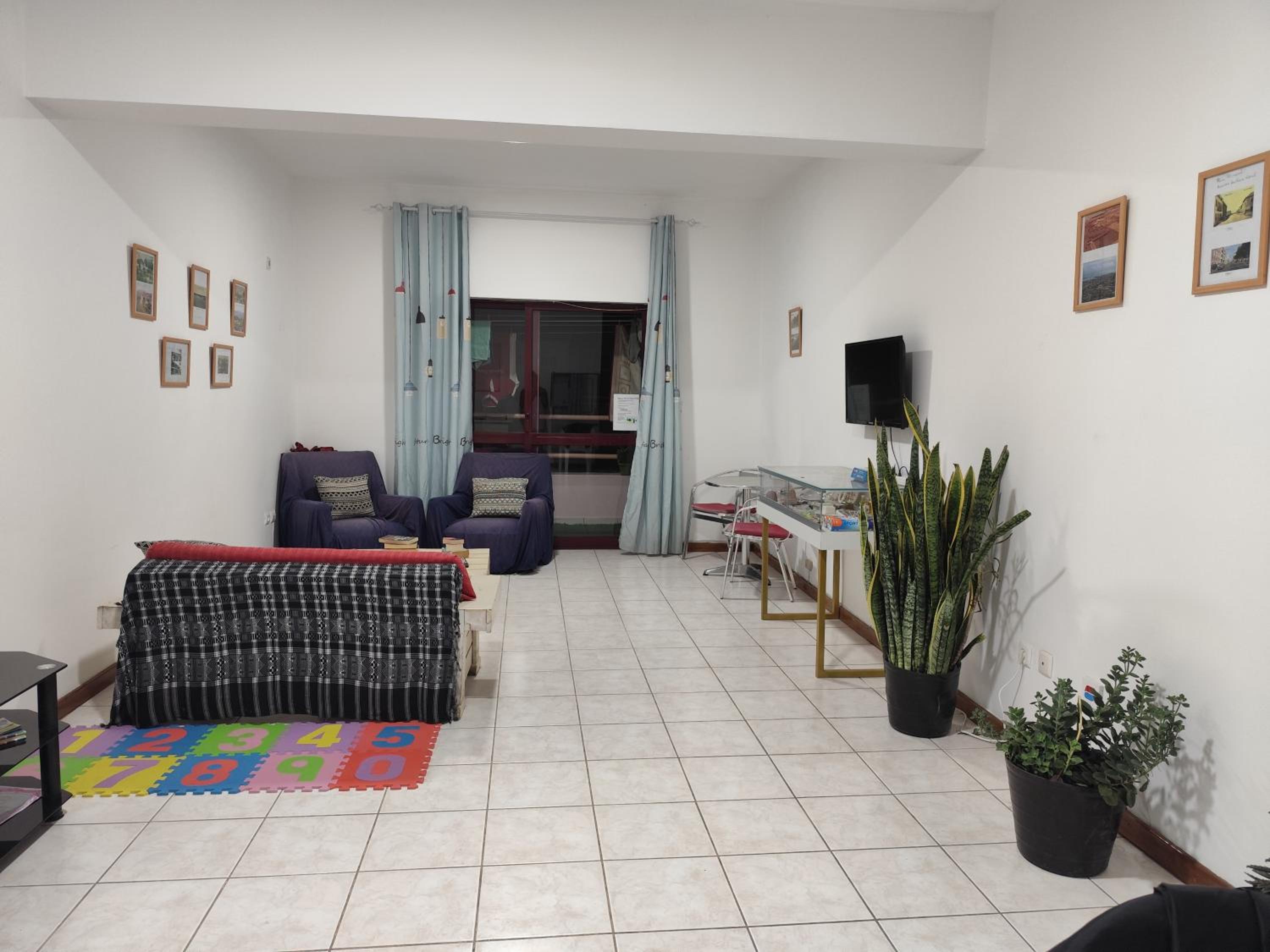 Mendes Family Guesthouse, and Services