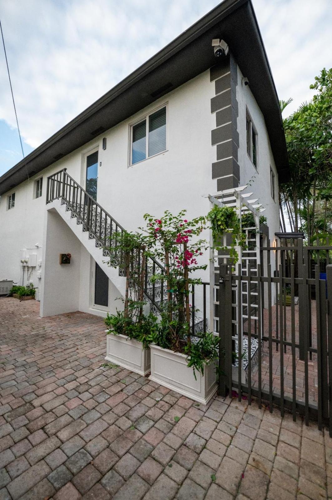 D' Mauchi Waterfront House