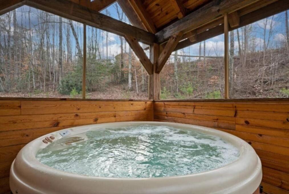 Woodland Ridge - Private 3 Bedrooms with Hot Tub view 2