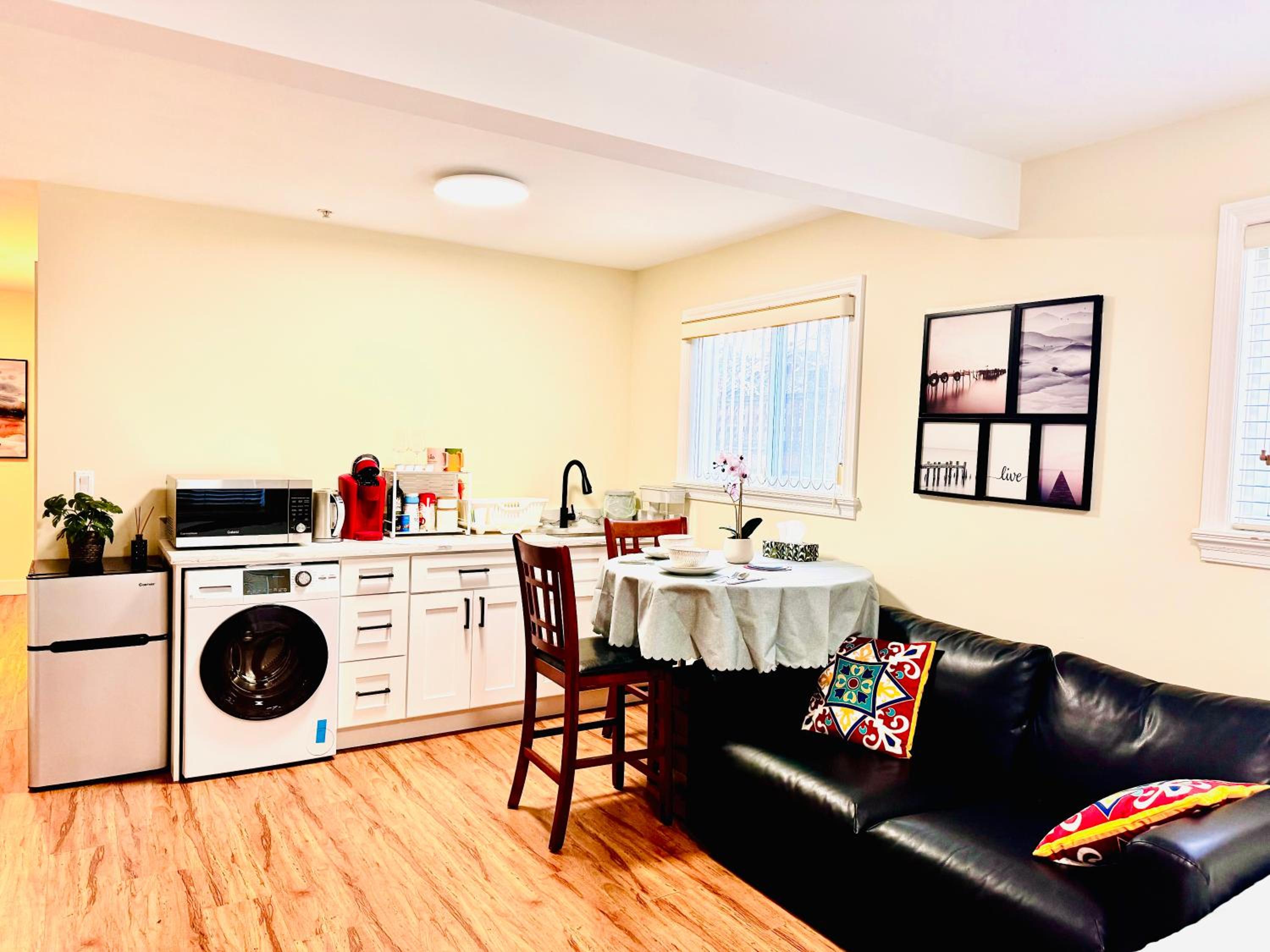 Cozy 2 beds Spacious rooms,Close to transit