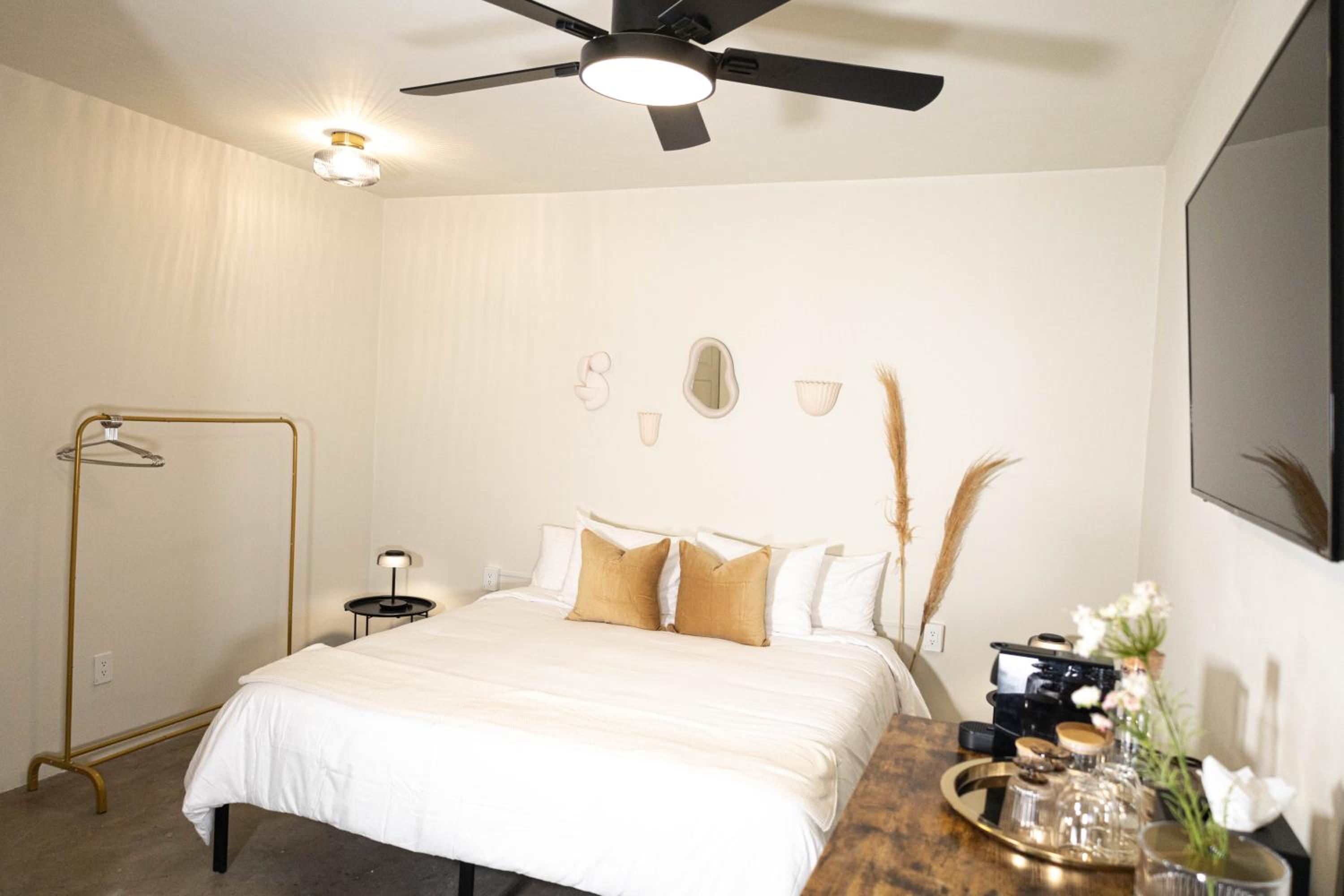 Casa Lumos - Minimalist Comfort Suites in Centro Historico