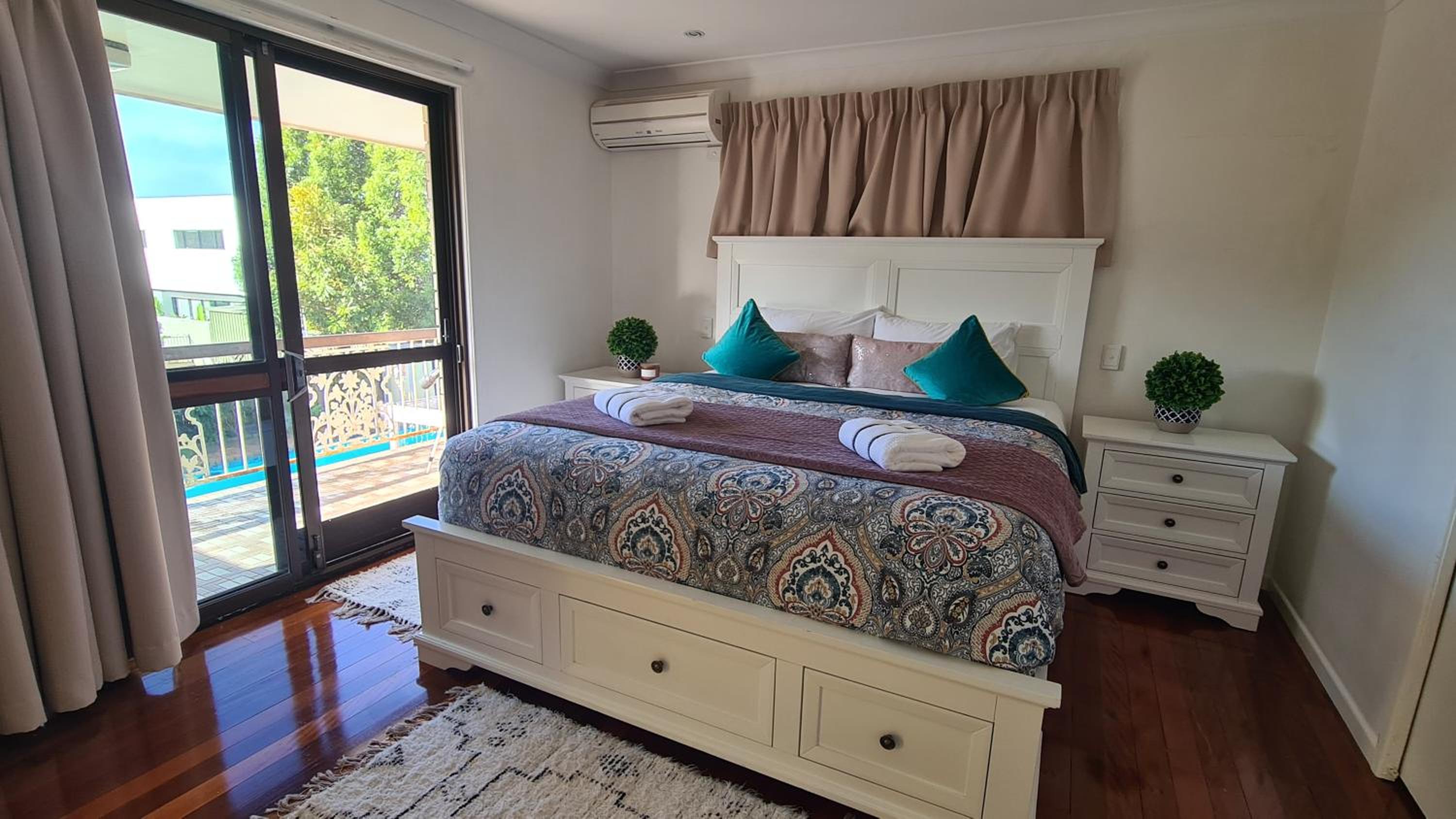4BR big family house with huge pool