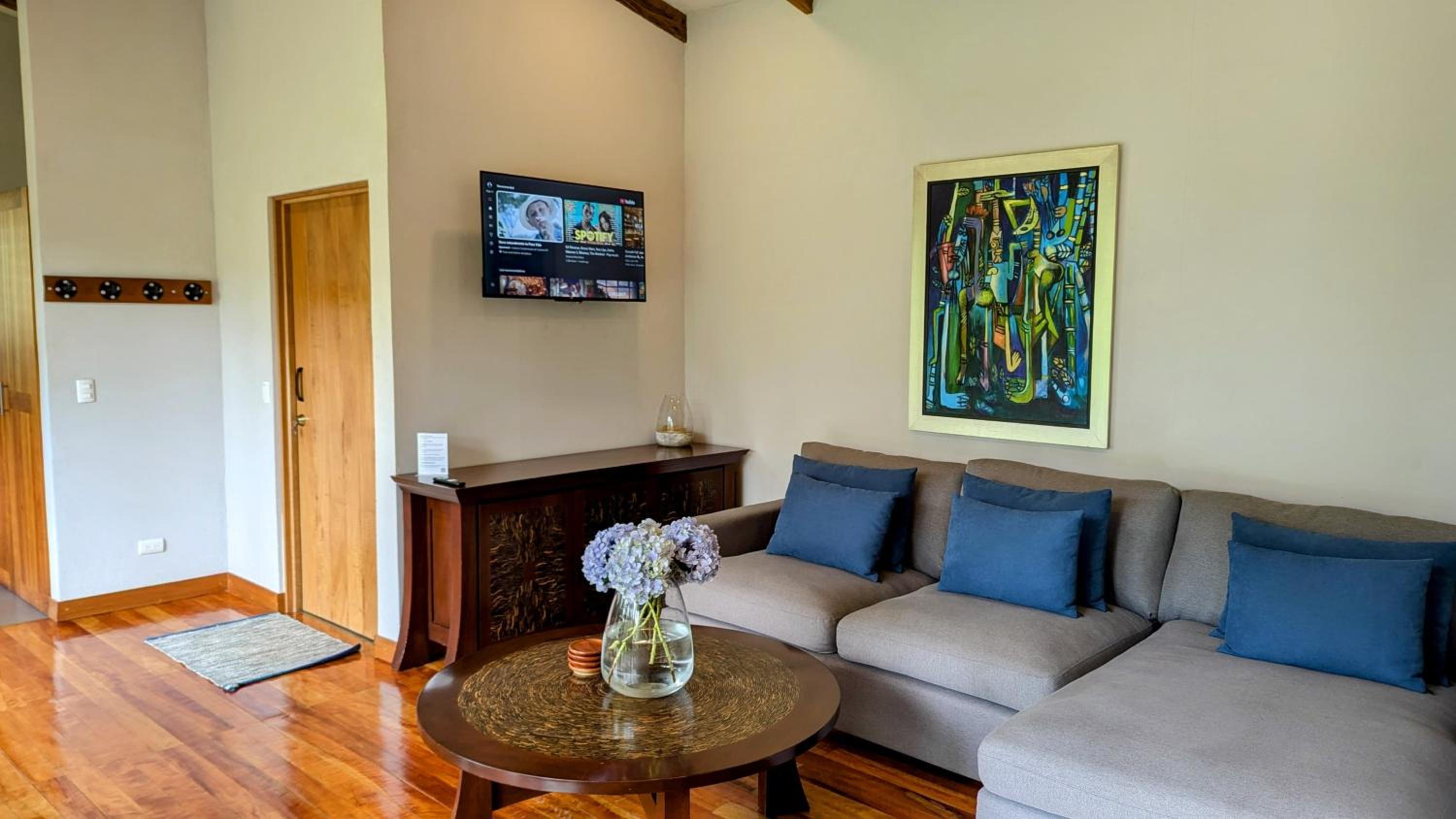 Olingo Monteverde - Stunning Home Near Adventure Parks