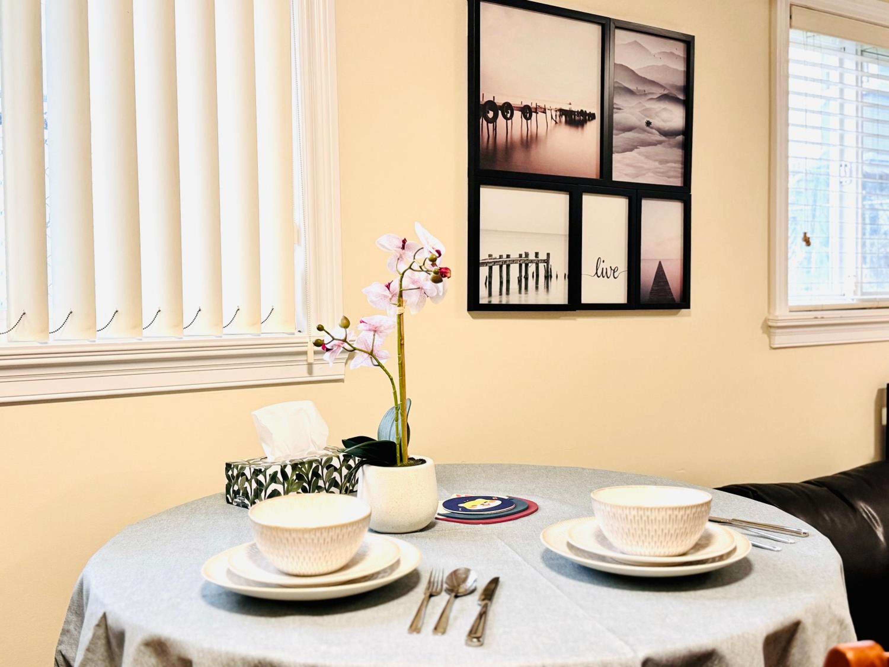 Cozy 2 beds Spacious rooms,Close to transit