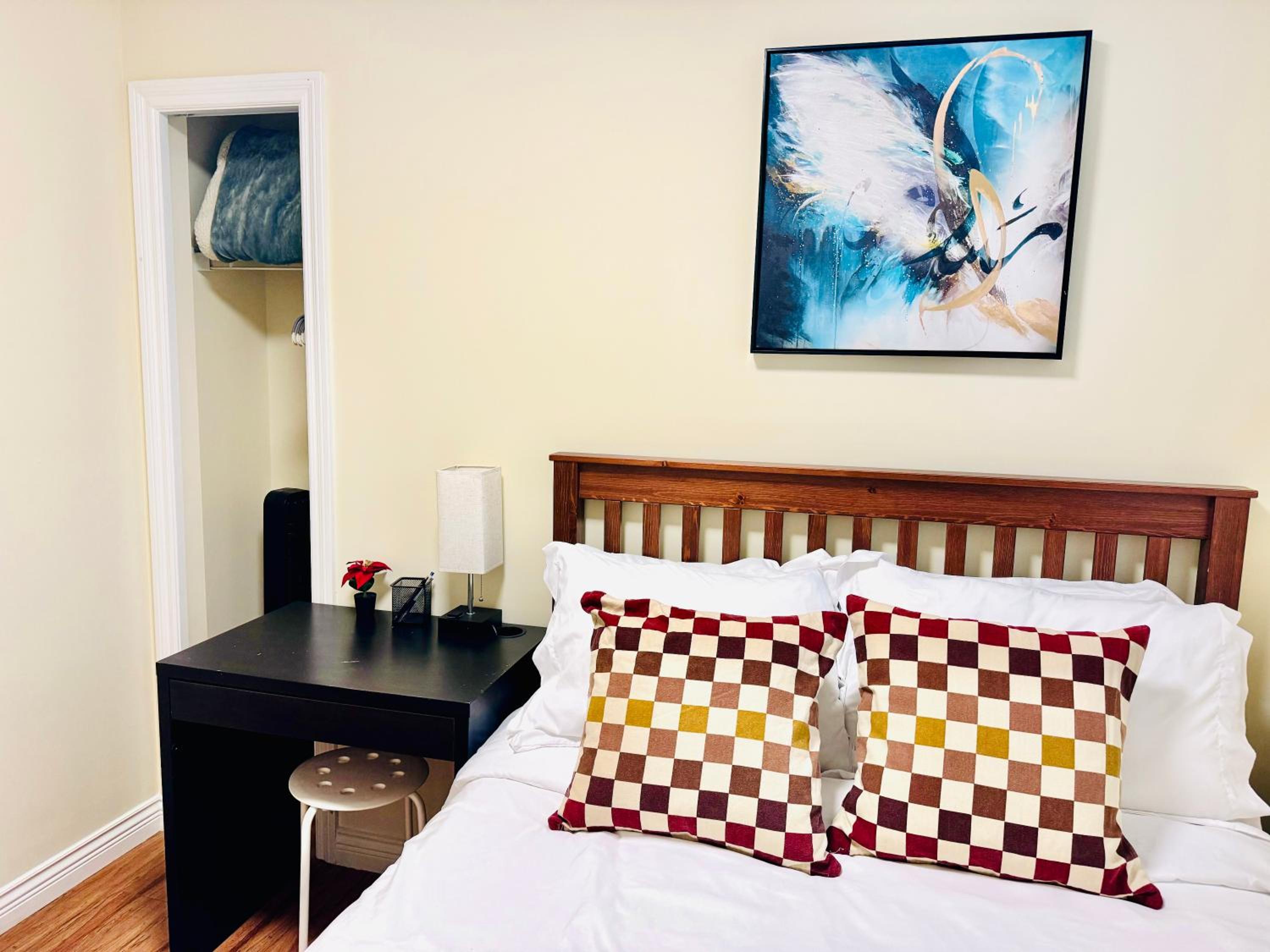 Cozy 2 beds Spacious rooms,Close to transit
