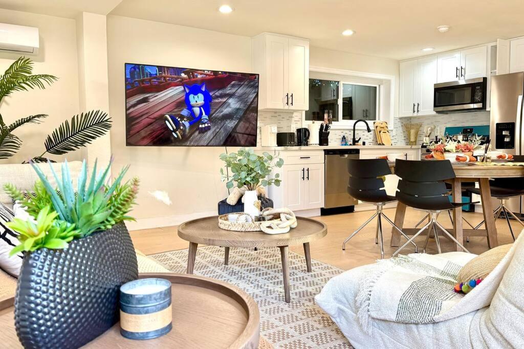Jies choice Contemporary Elegance in Altadena - Property Image 29