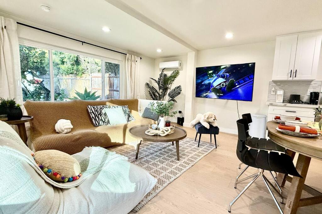 Jies choice Contemporary Elegance in Altadena - Property Image 40