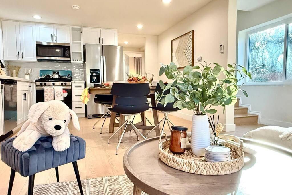 Jies choice Contemporary Elegance in Altadena - Property Image 46