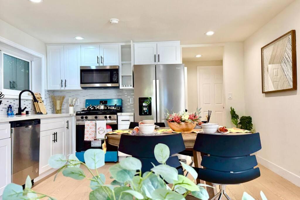 Jies choice Contemporary Elegance in Altadena - Property Image 47