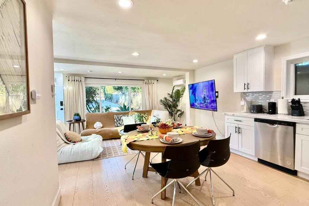Jies choice Contemporary Elegance in Altadena - Property Image 48