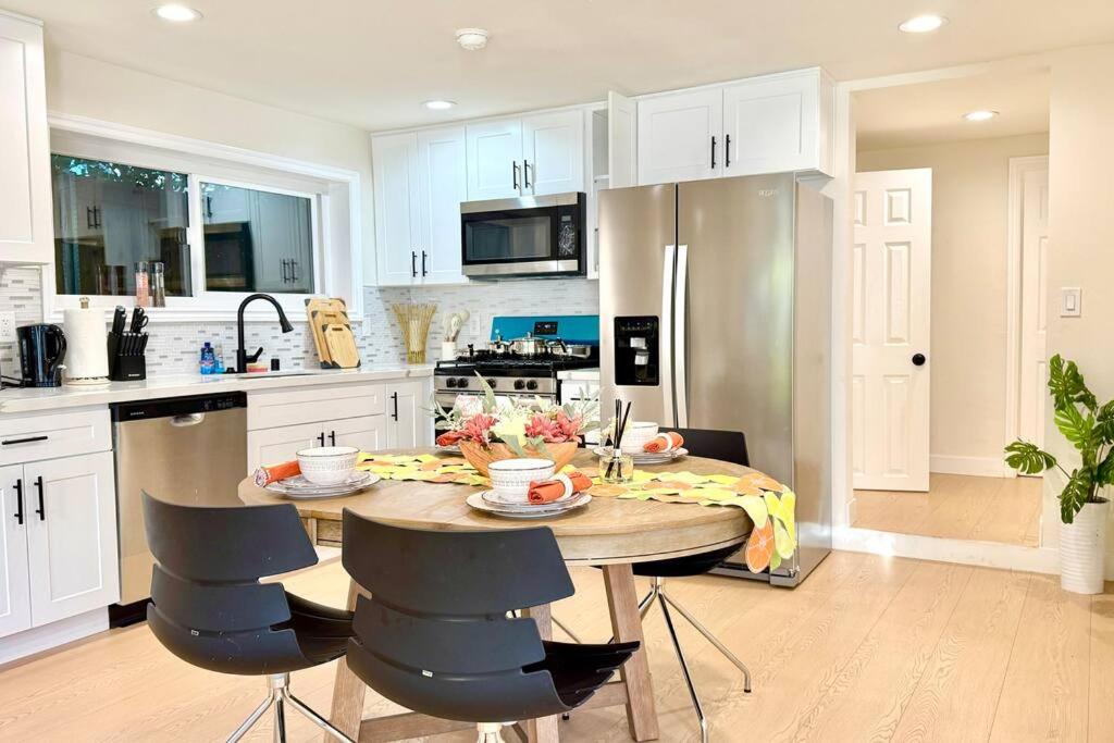 Jies choice Contemporary Elegance in Altadena - Property Image 4