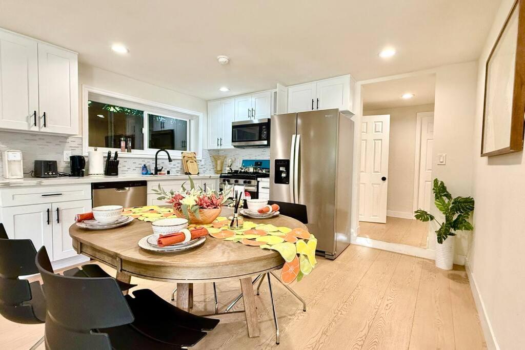 Jies choice Contemporary Elegance in Altadena - Property Image 6