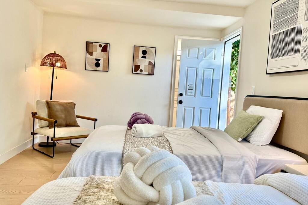 Jies choice Contemporary Elegance in Altadena - Property Image 8