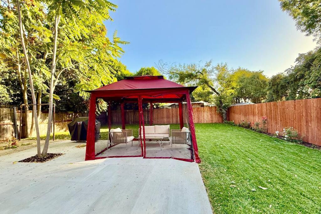 Jies choice Contemporary Elegance in Altadena - Property Image 9