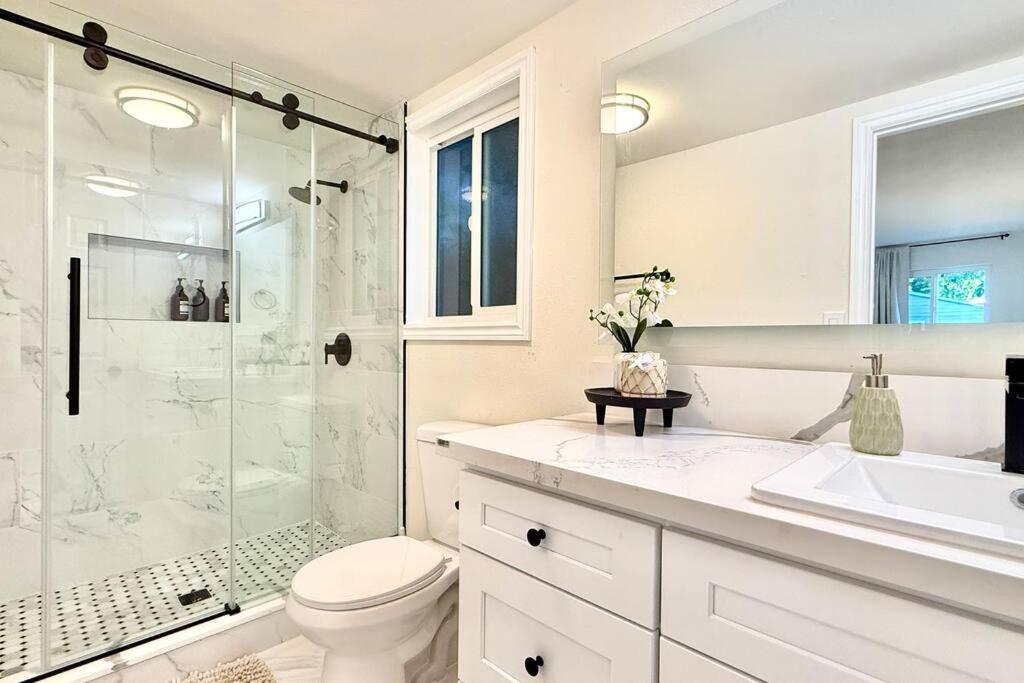 Jies choice Contemporary Elegance in Altadena - Property Image 1