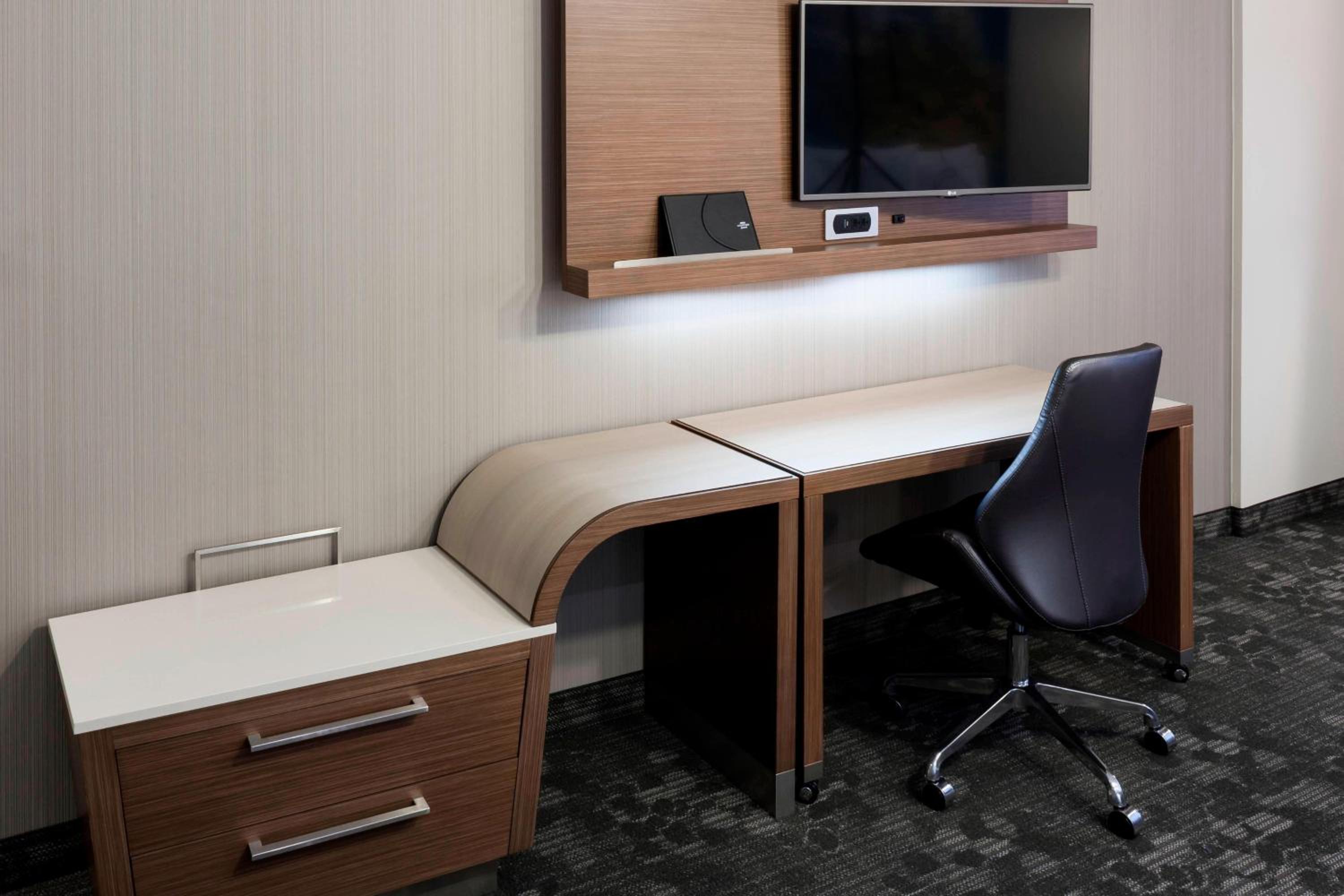 Courtyard by Marriott Houston North/Shenandoah - Property Image 12