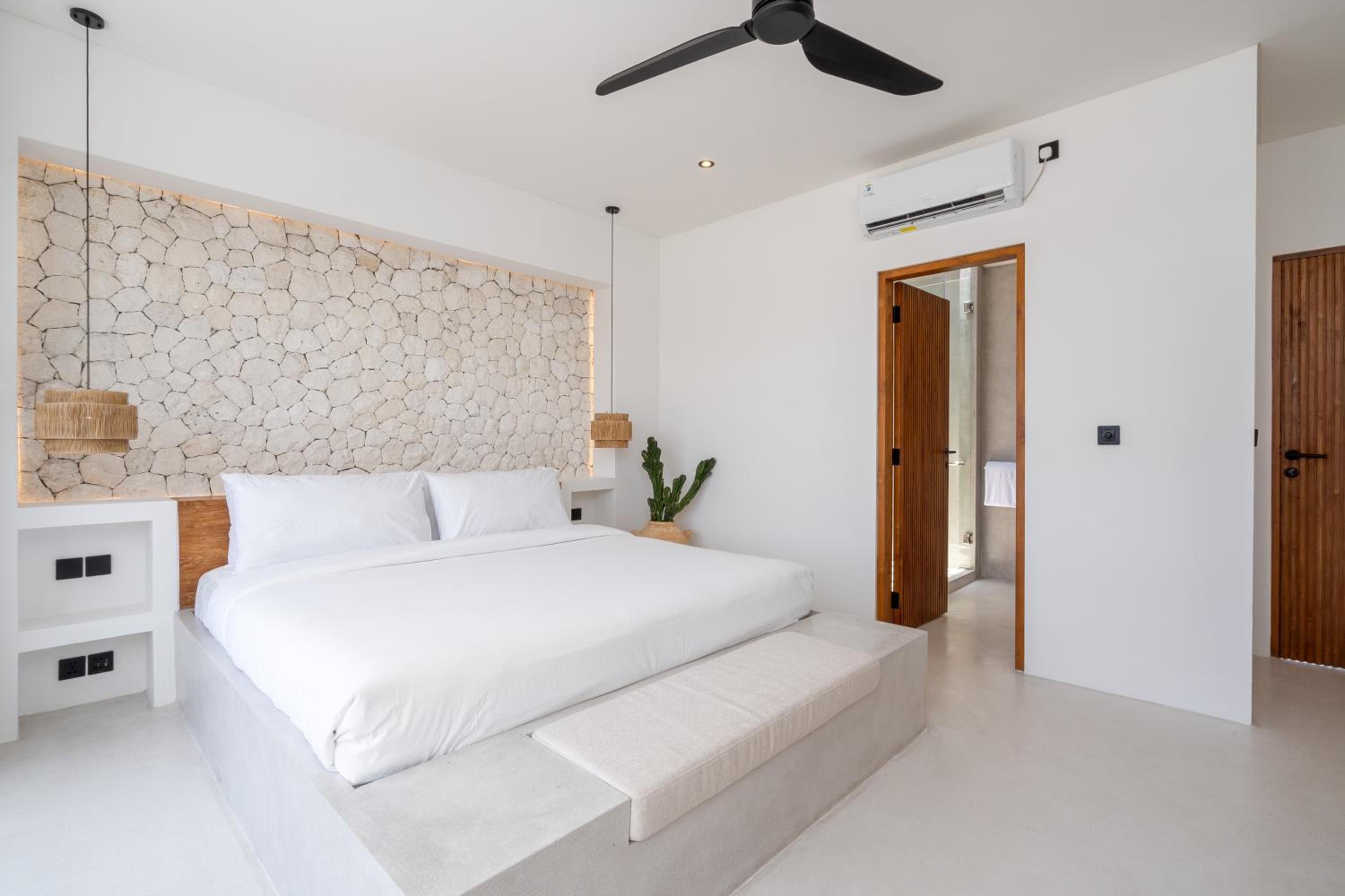 Villa Irie - 3BR Luxury Villa with Rooftop Jacuzzi near Seseh Beach