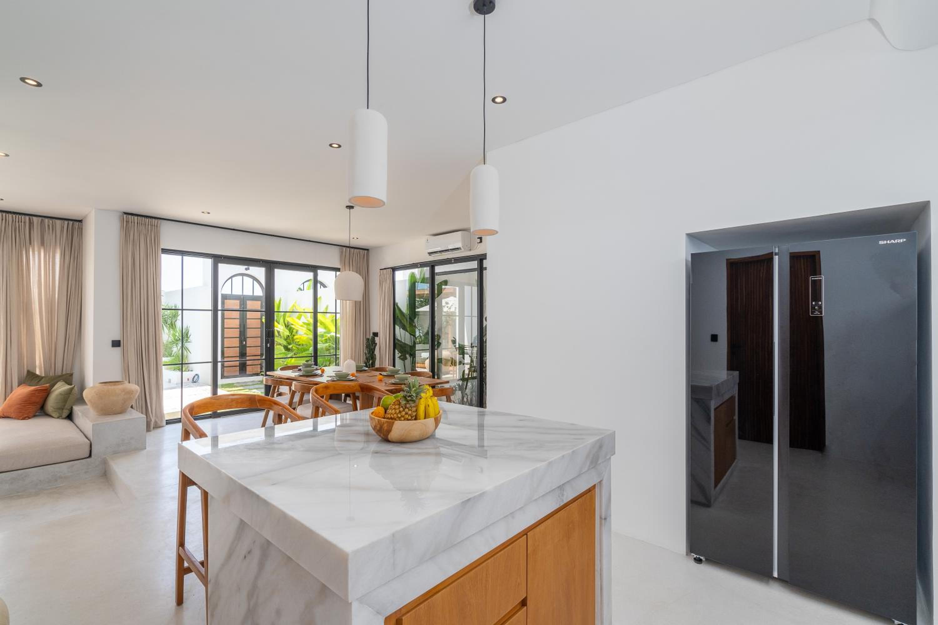 Villa Irie - 3BR Luxury Villa with Rooftop Jacuzzi near Seseh Beach