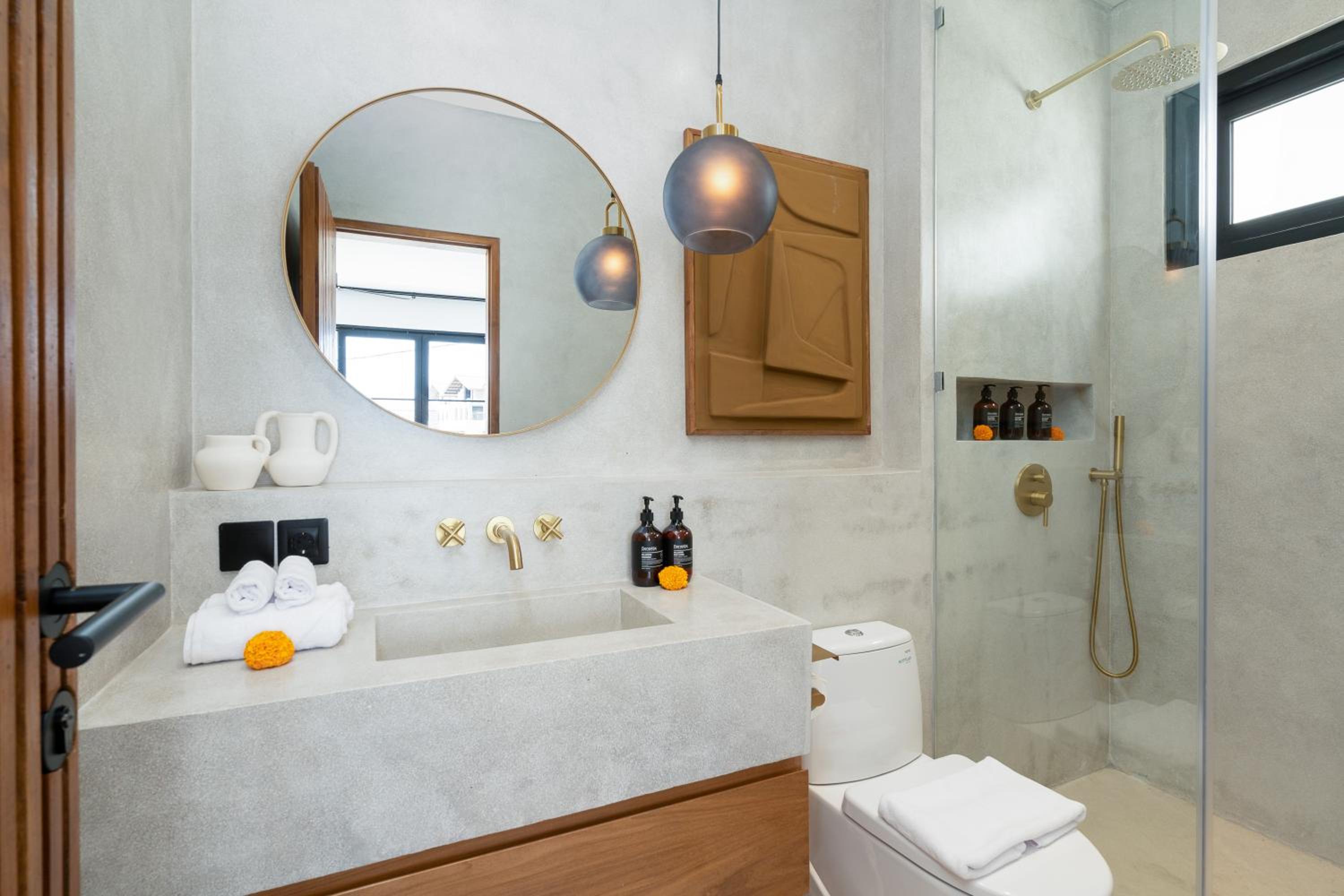 Villa Irie - 3BR Luxury Villa with Rooftop Jacuzzi near Seseh Beach