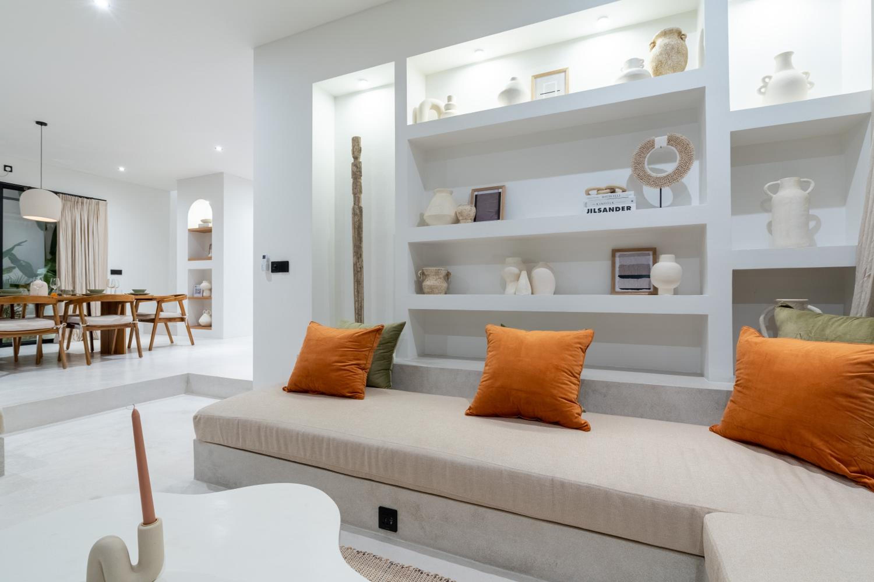 Villa Irie - 3BR Luxury Villa with Rooftop Jacuzzi near Seseh Beach