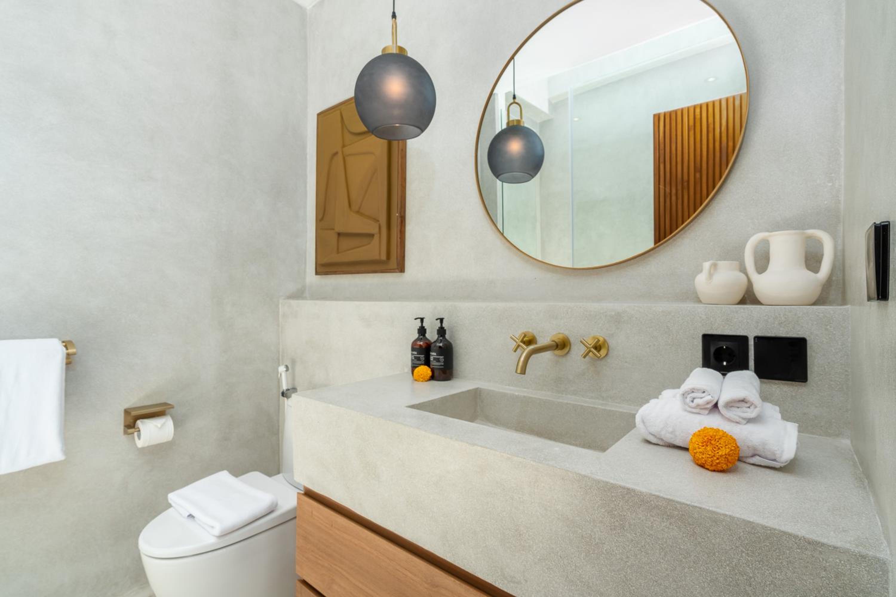Villa Irie - 3BR Luxury Villa with Rooftop Jacuzzi near Seseh Beach