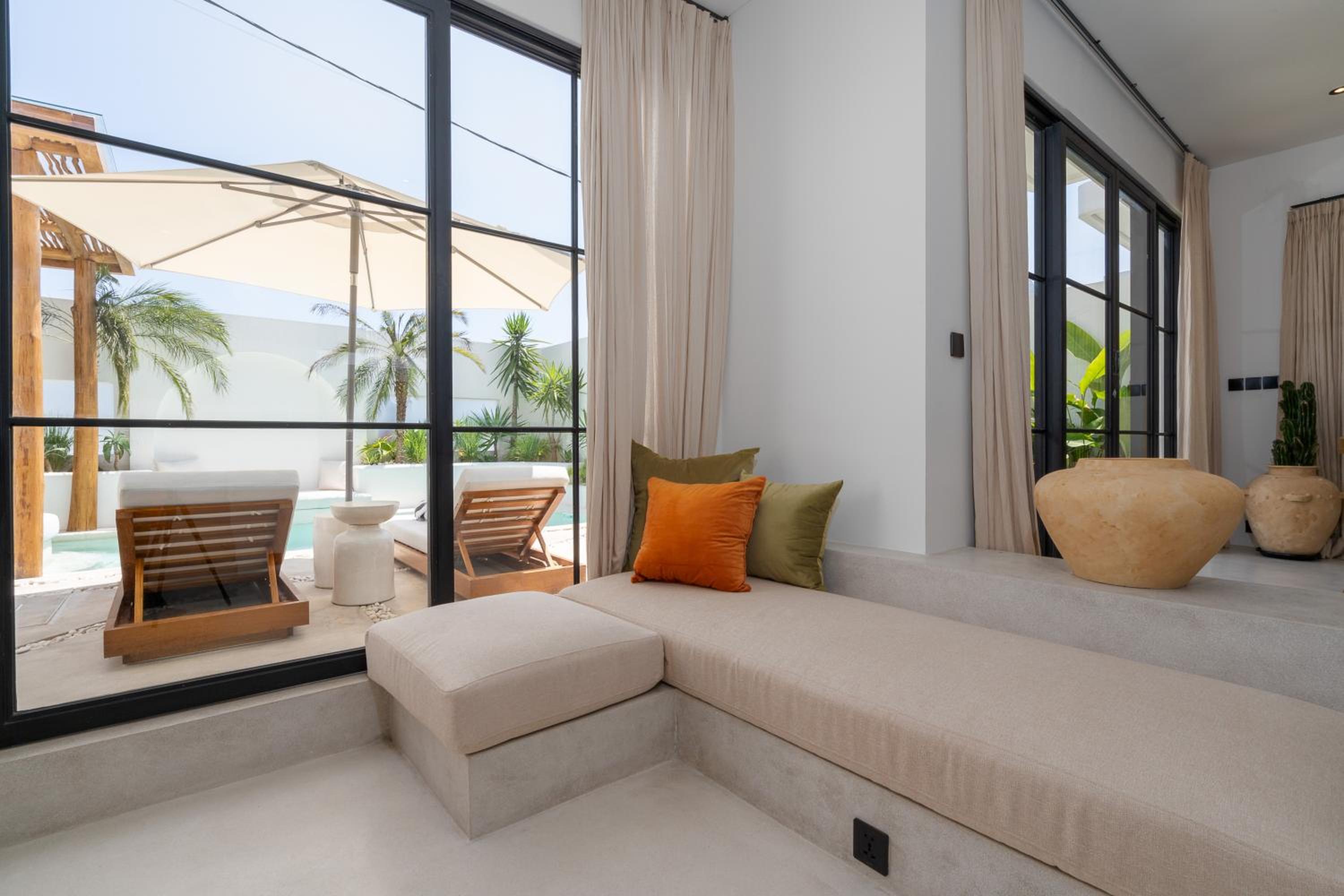 Villa Irie - 3BR Luxury Villa with Rooftop Jacuzzi near Seseh Beach