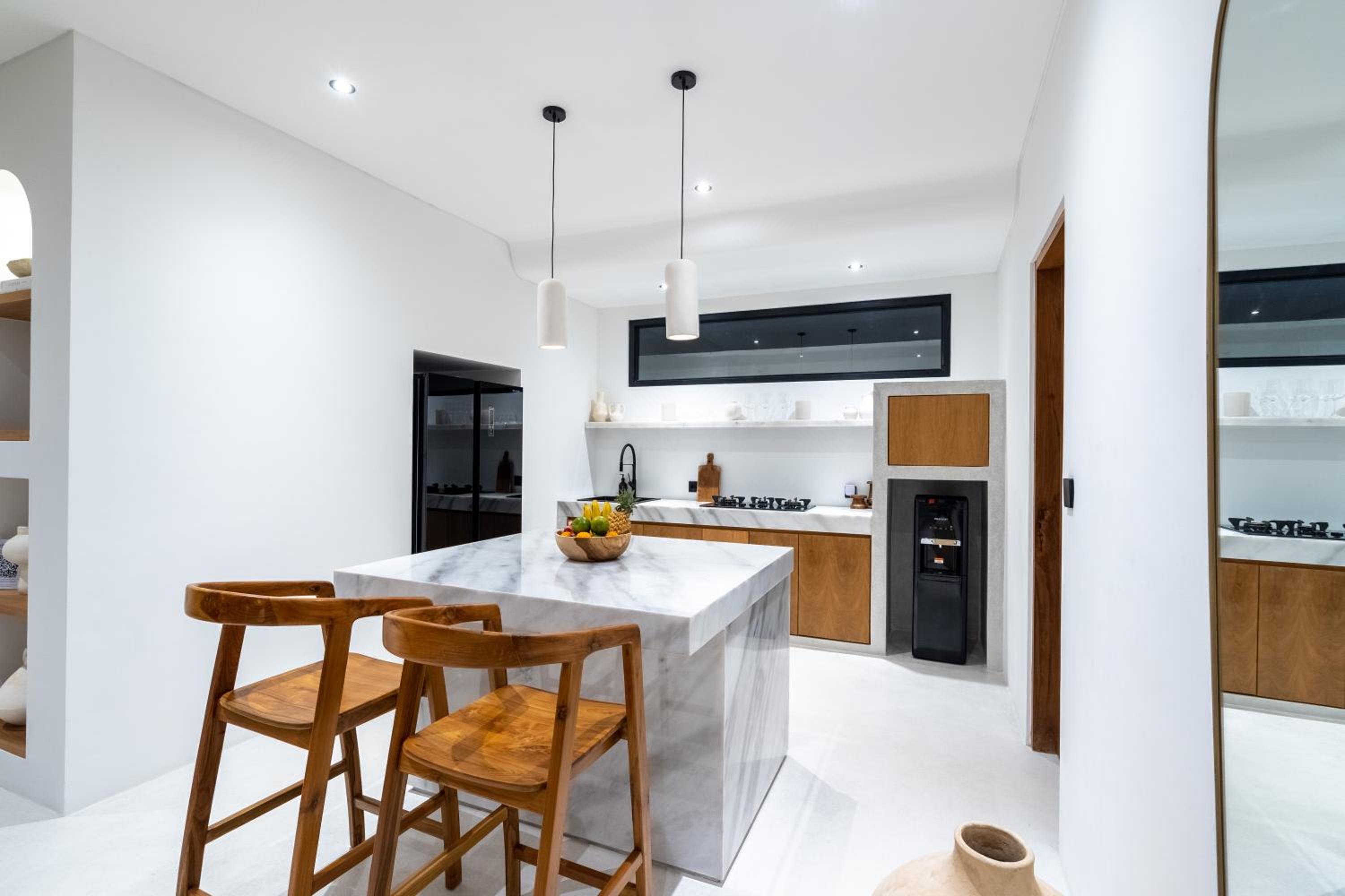 Villa Irie - 3BR Luxury Villa with Rooftop Jacuzzi near Seseh Beach