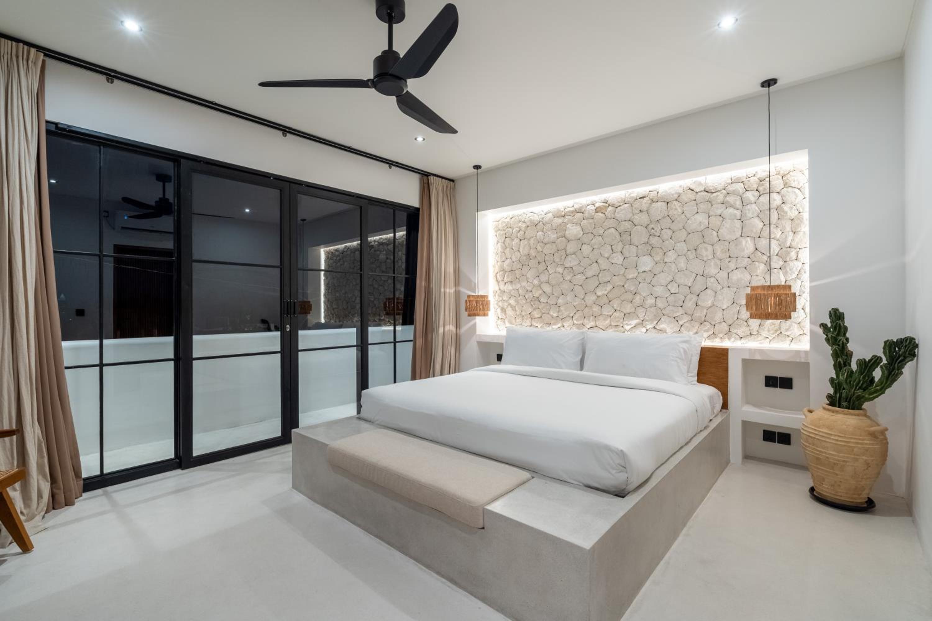 Villa Irie - 3BR Luxury Villa with Rooftop Jacuzzi near Seseh Beach