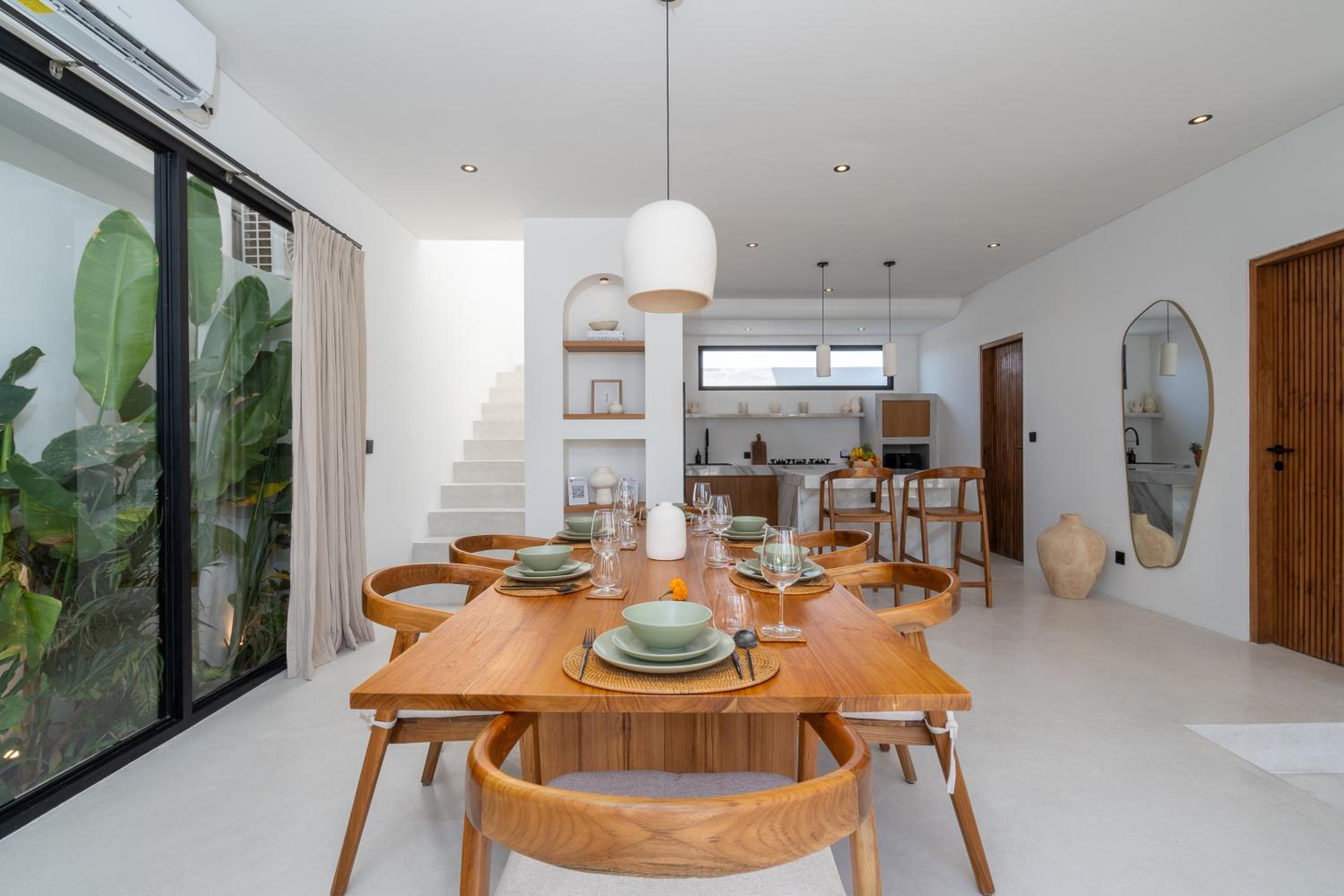 Villa Irie - 3BR Luxury Villa with Rooftop Jacuzzi near Seseh Beach