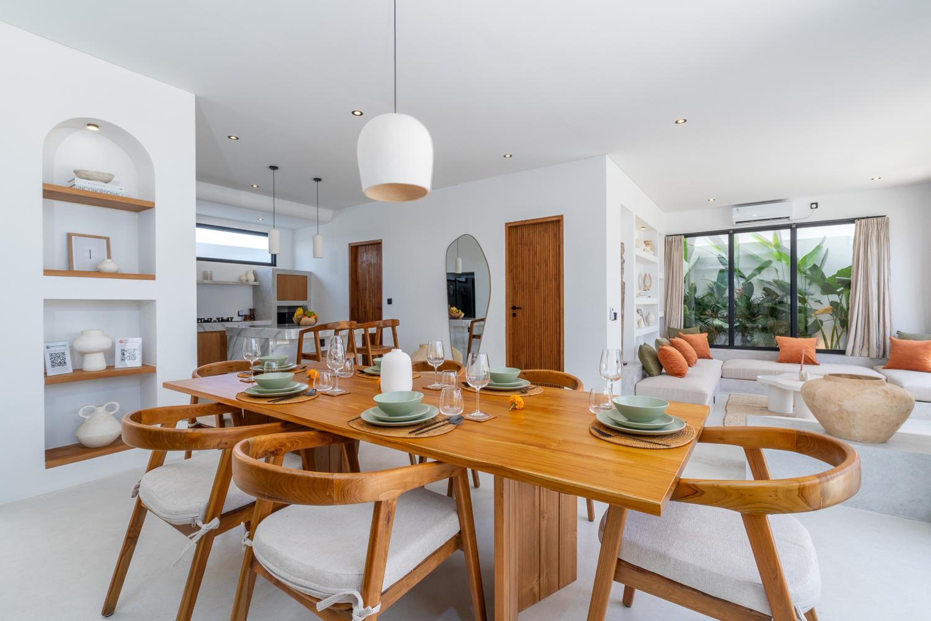 Villa Irie - 3BR Luxury Villa with Rooftop Jacuzzi near Seseh Beach