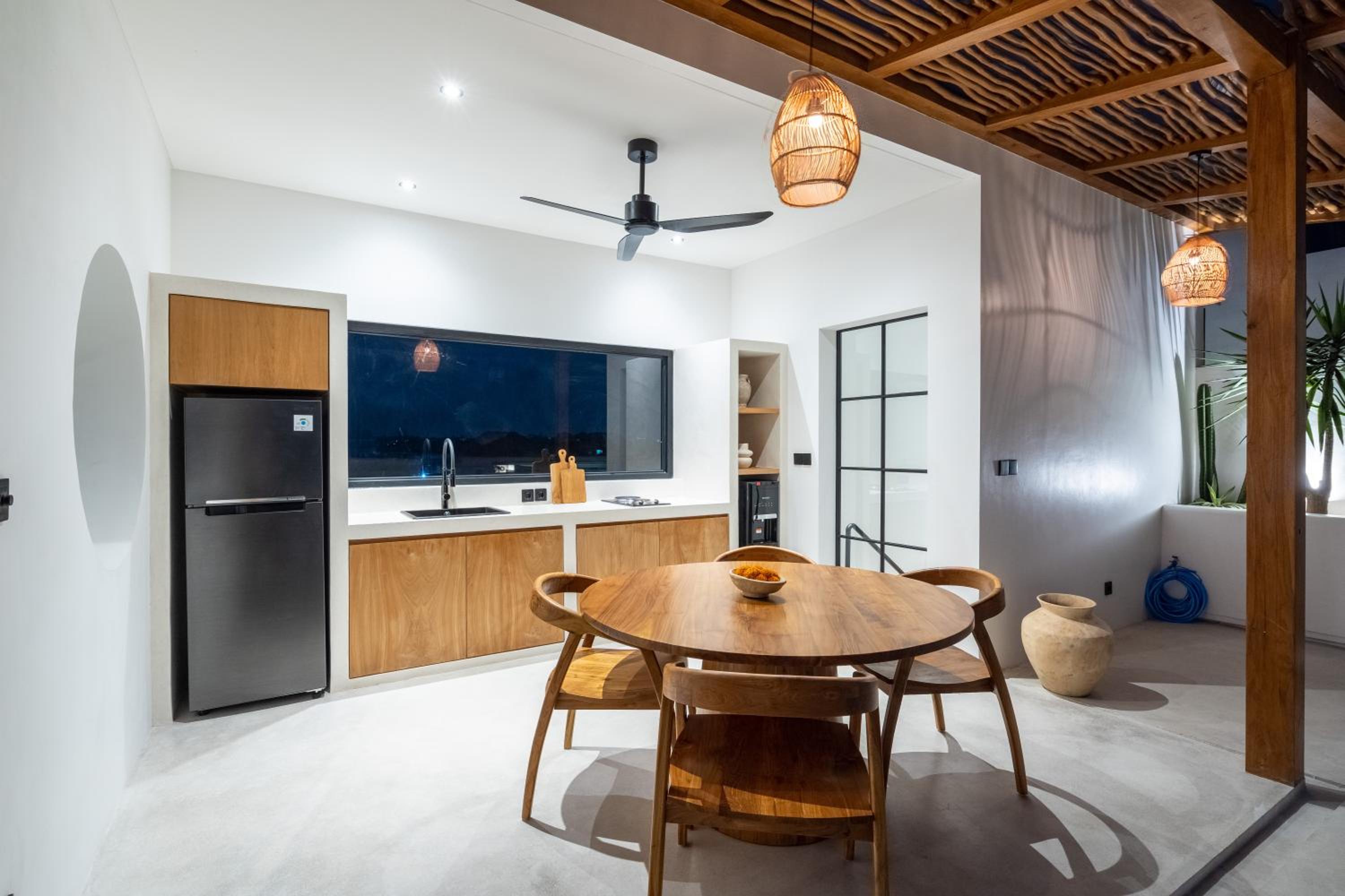 Villa Irie - 3BR Luxury Villa with Rooftop Jacuzzi near Seseh Beach