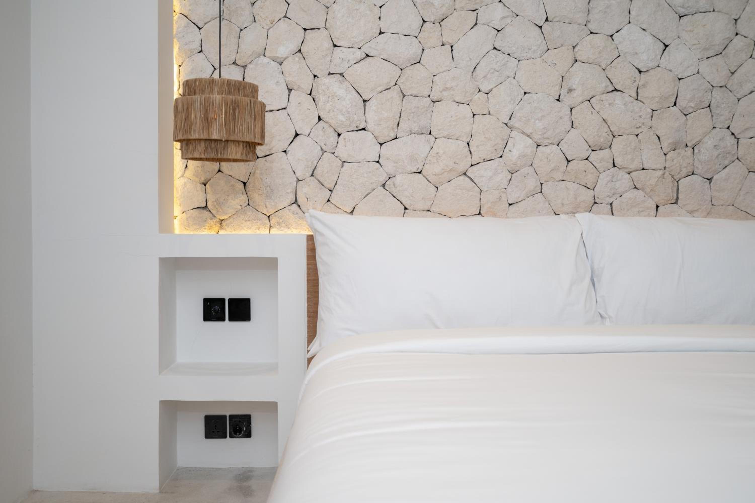 Villa Irie - 3BR Luxury Villa with Rooftop Jacuzzi near Seseh Beach