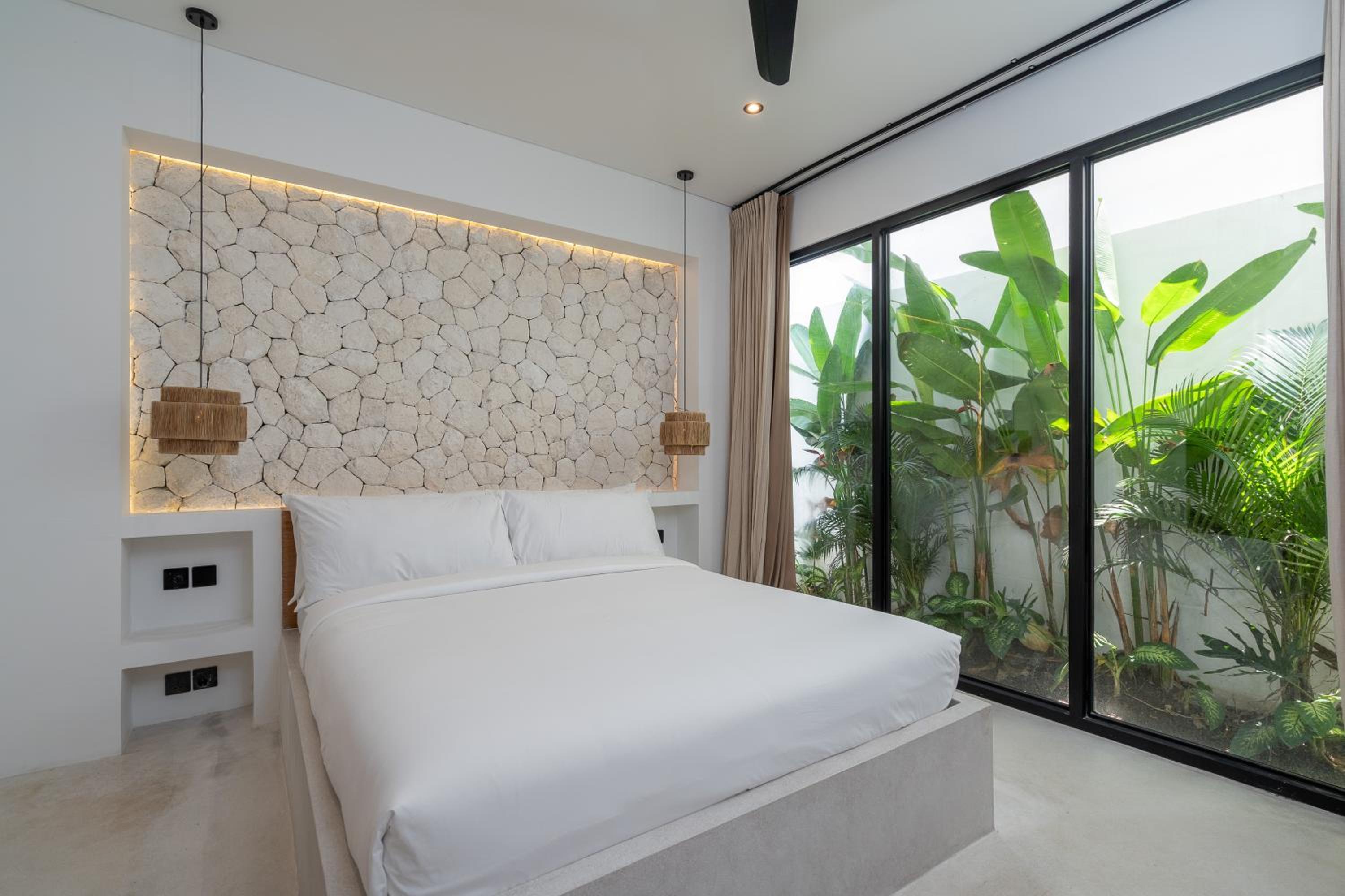 Villa Irie - 3BR Luxury Villa with Rooftop Jacuzzi near Seseh Beach