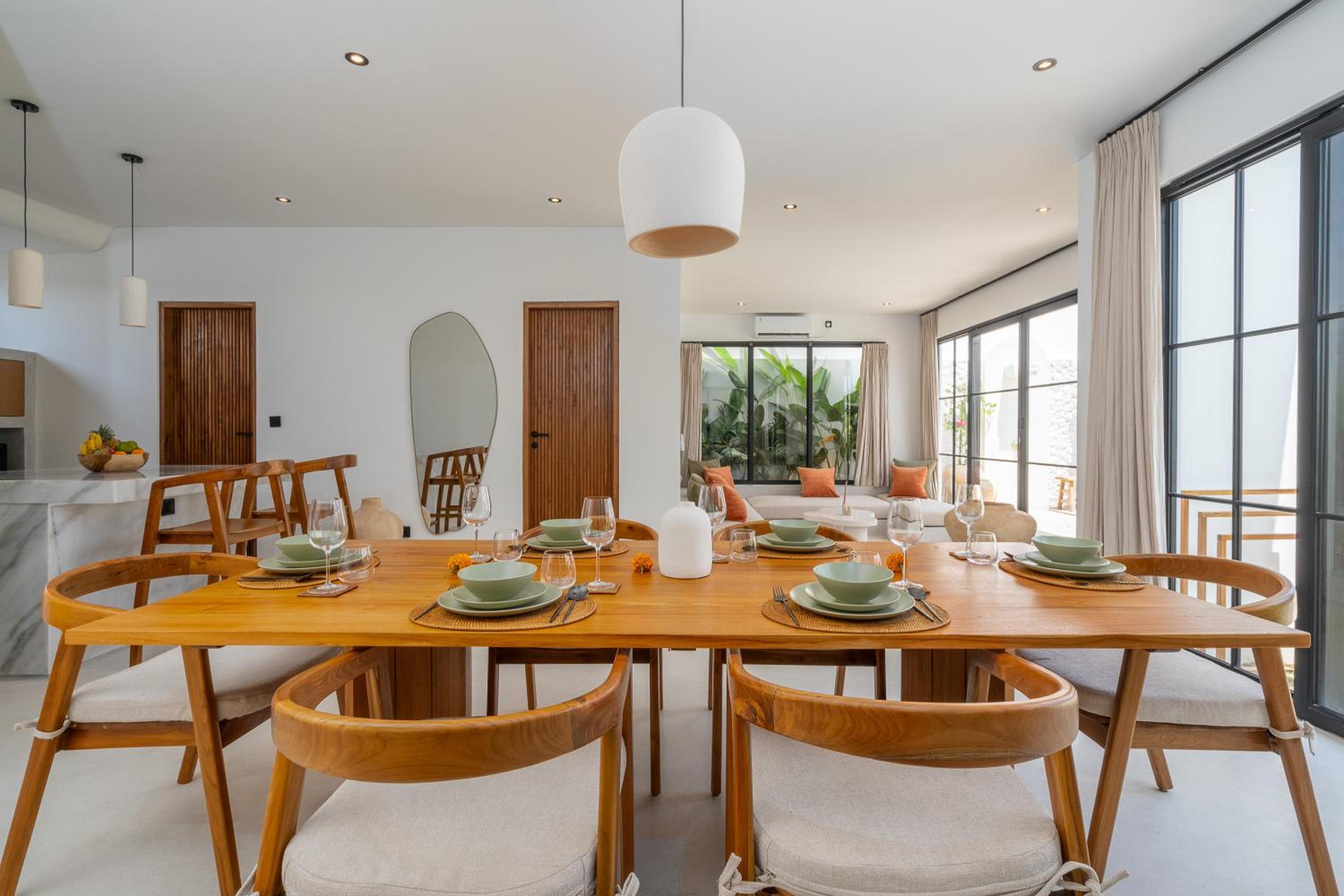 Villa Irie - 3BR Luxury Villa with Rooftop Jacuzzi near Seseh Beach