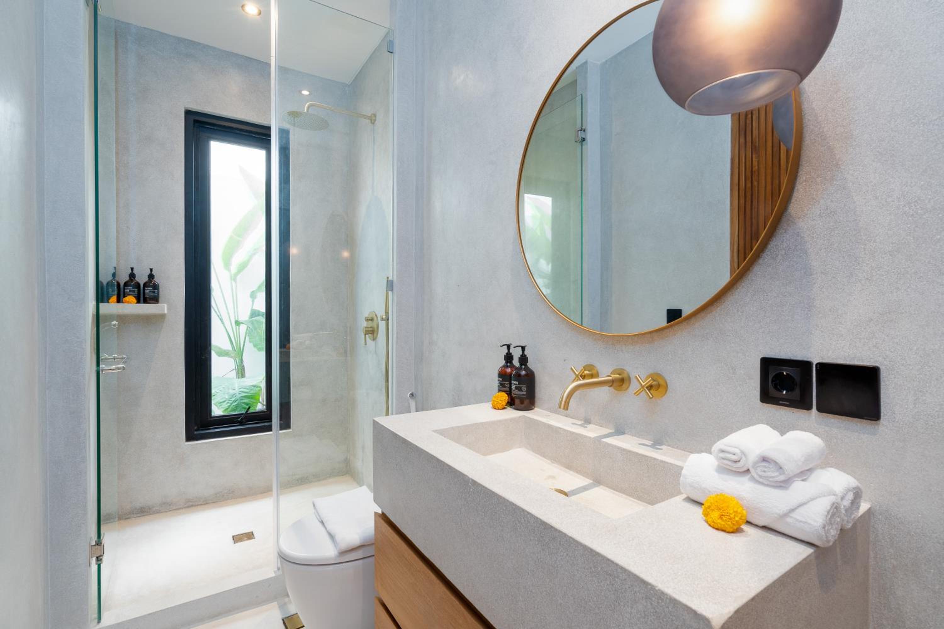 Villa Irie - 3BR Luxury Villa with Rooftop Jacuzzi near Seseh Beach