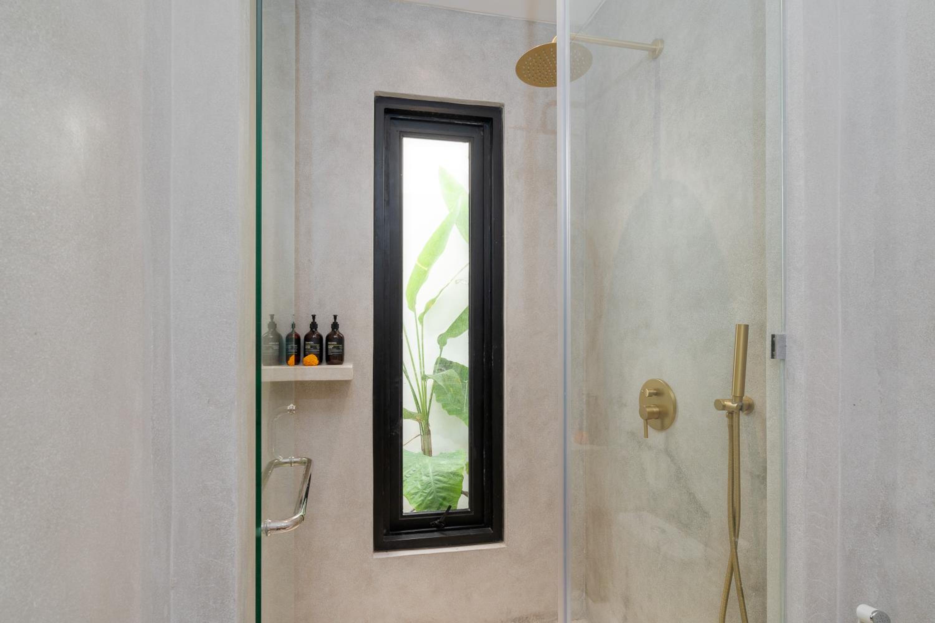 Villa Irie - 3BR Luxury Villa with Rooftop Jacuzzi near Seseh Beach