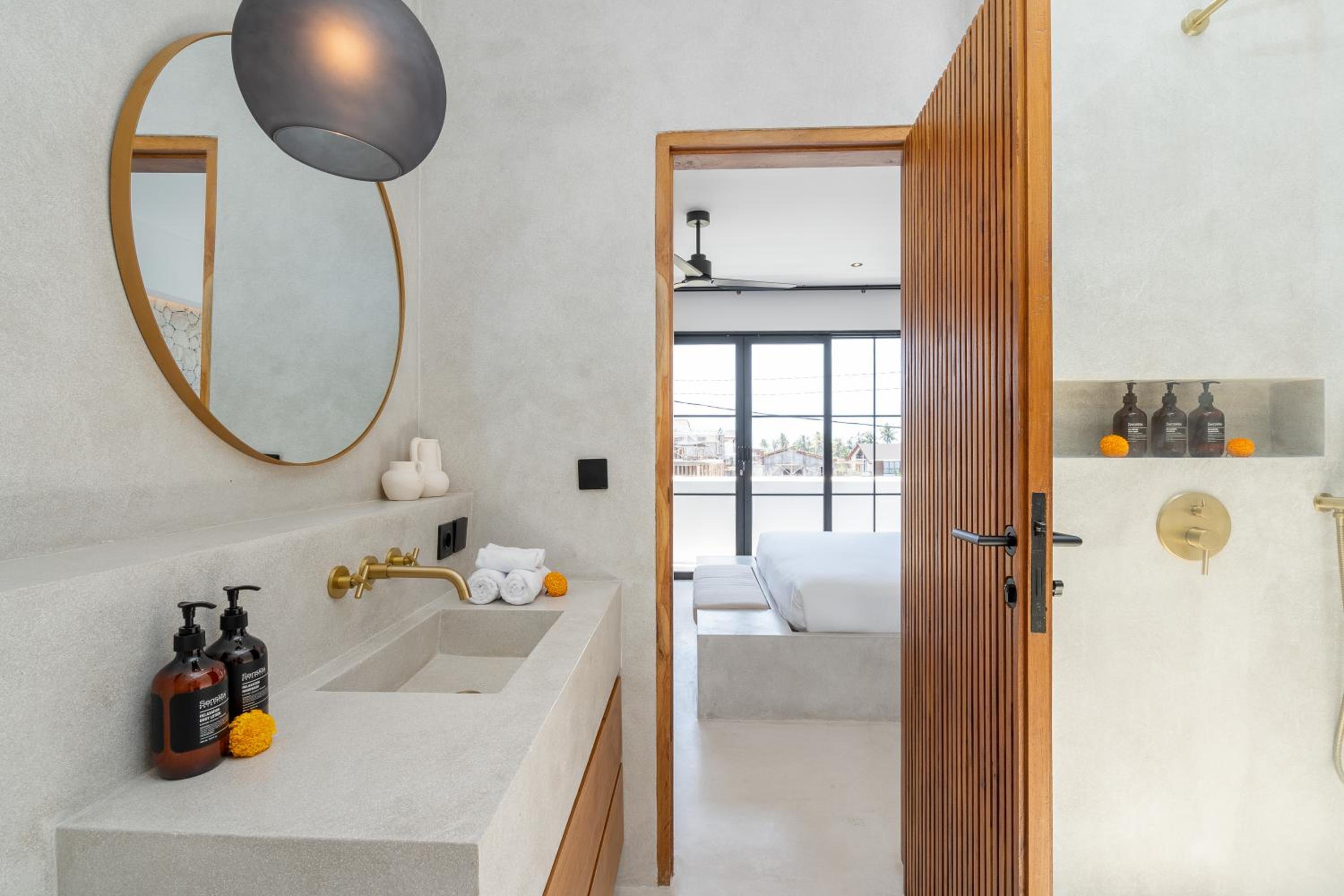 Villa Irie - 3BR Luxury Villa with Rooftop Jacuzzi near Seseh Beach
