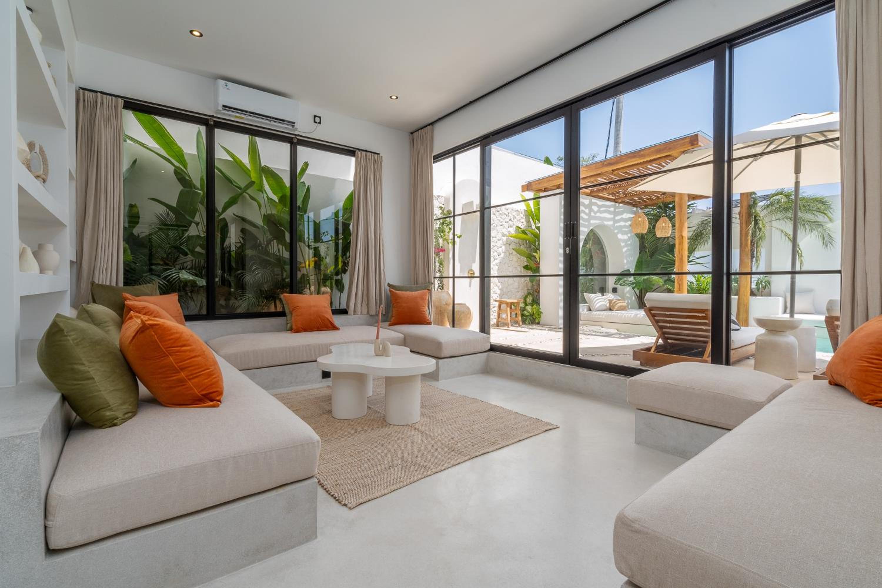 Villa Irie - 3BR Luxury Villa with Rooftop Jacuzzi near Seseh Beach