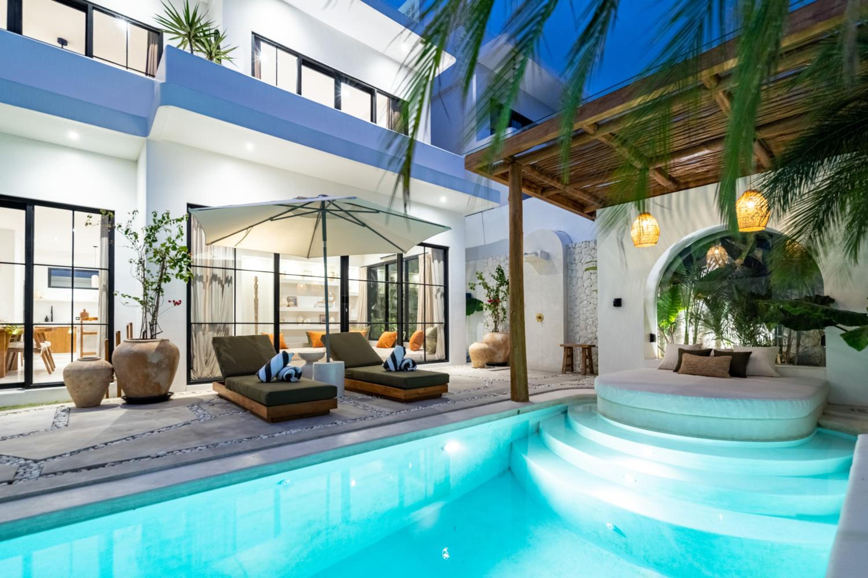 Villa Irie - 3BR Luxury Villa with Rooftop Jacuzzi near Seseh Beach