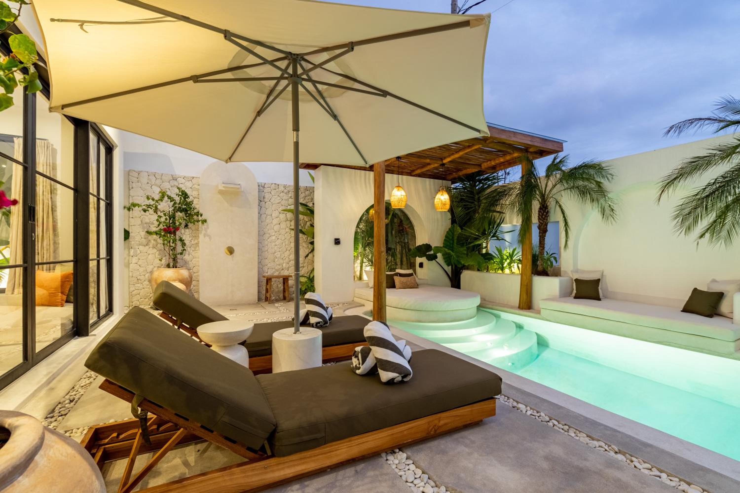 Villa Irie - 3BR Luxury Villa with Rooftop Jacuzzi near Seseh Beach