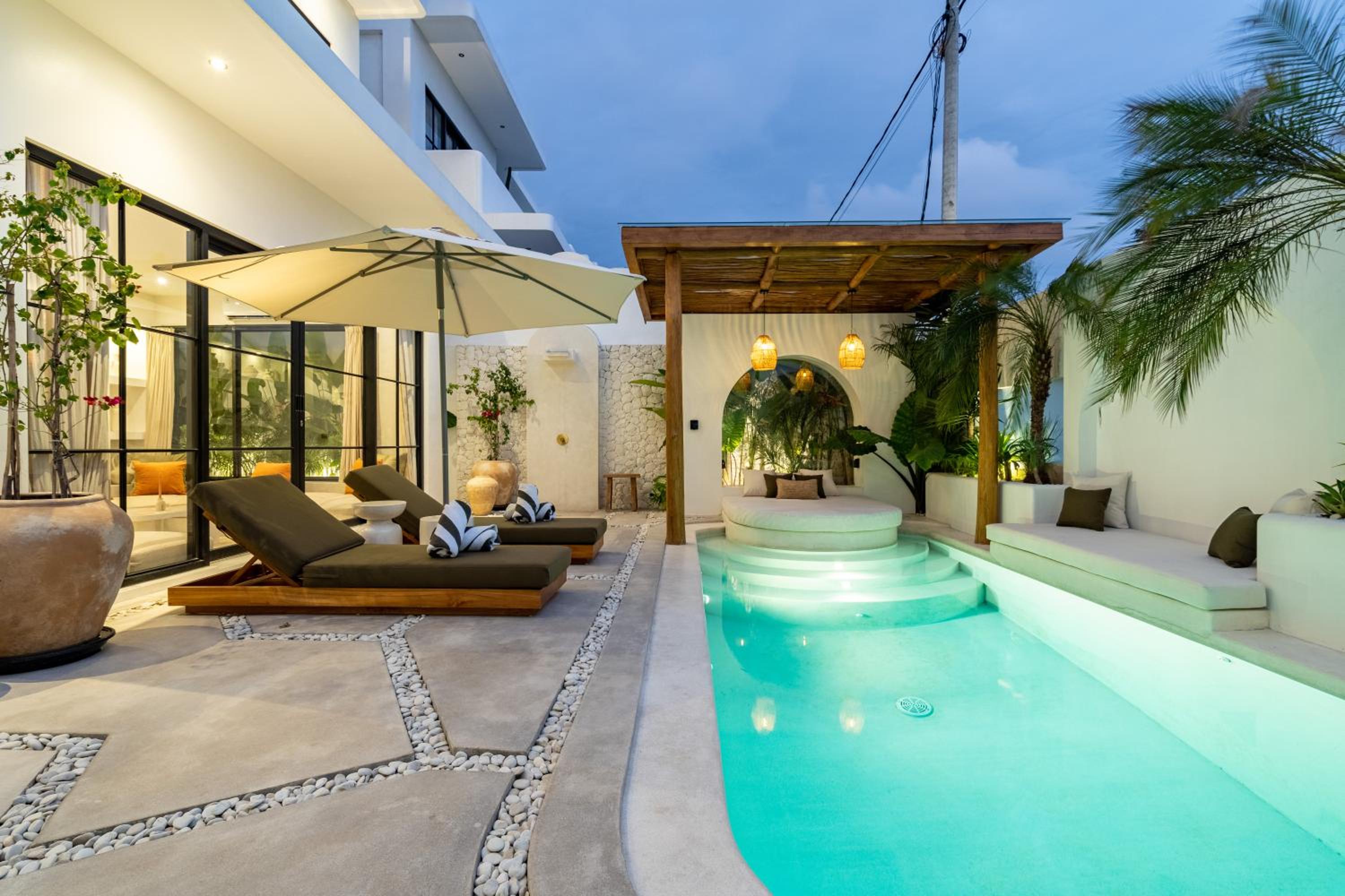 Villa Irie - 3BR Luxury Villa with Rooftop Jacuzzi near Seseh Beach