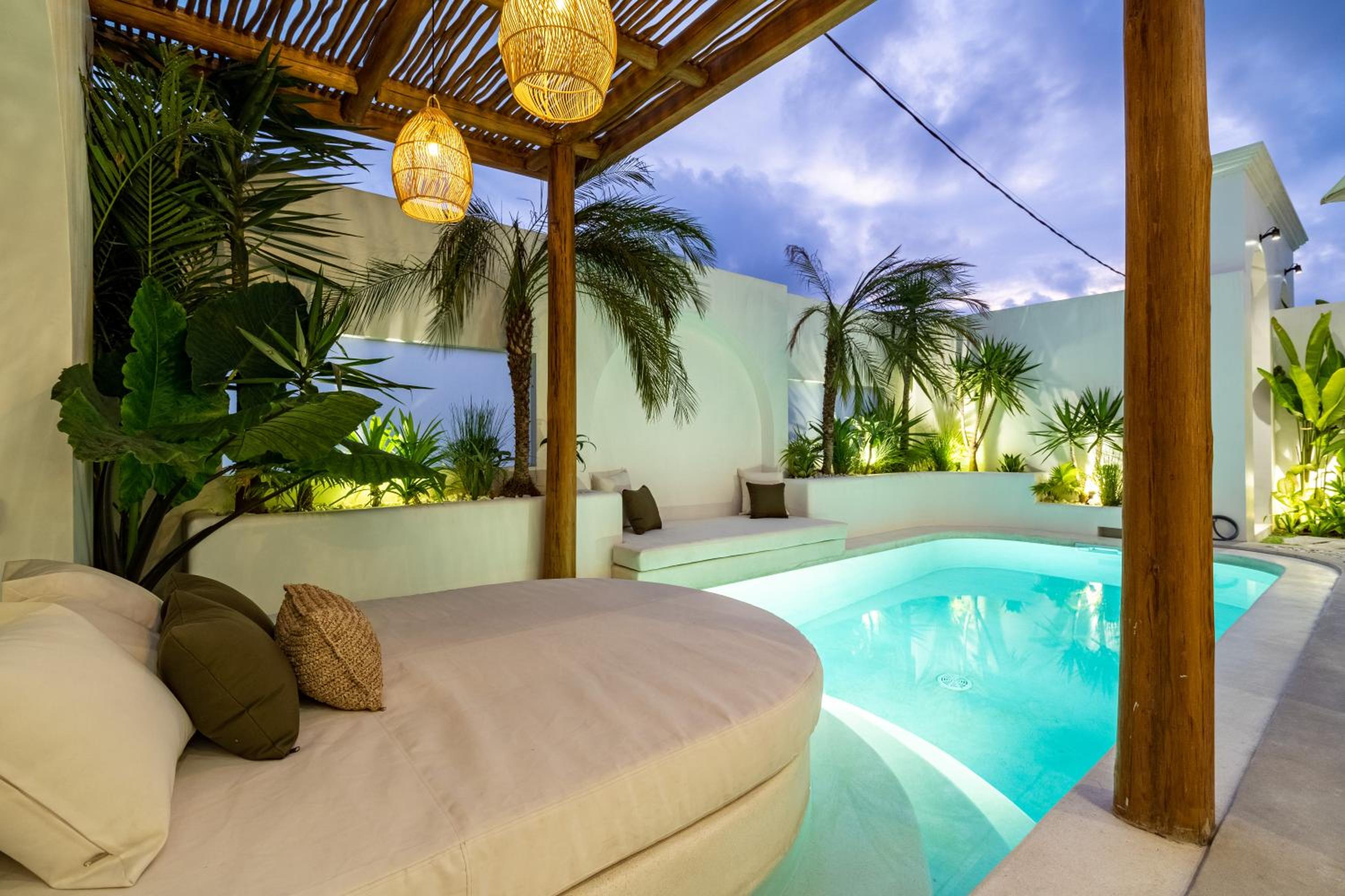 Villa Irie - 3BR Luxury Villa with Rooftop Jacuzzi near Seseh Beach