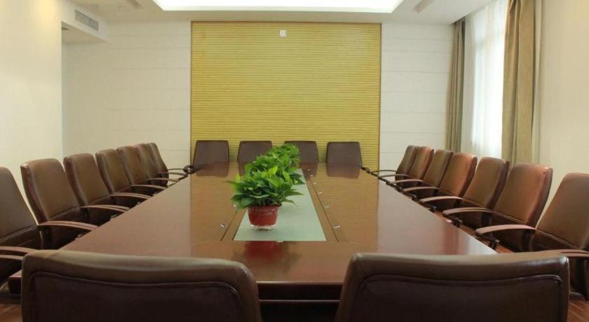 Chonpines Hotels·Tianjin South Railway Station
