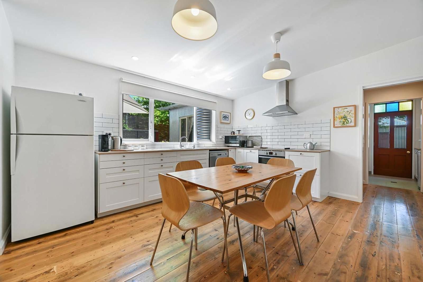 Greenwood Cottage - Close to CBD, Leafy Backyard