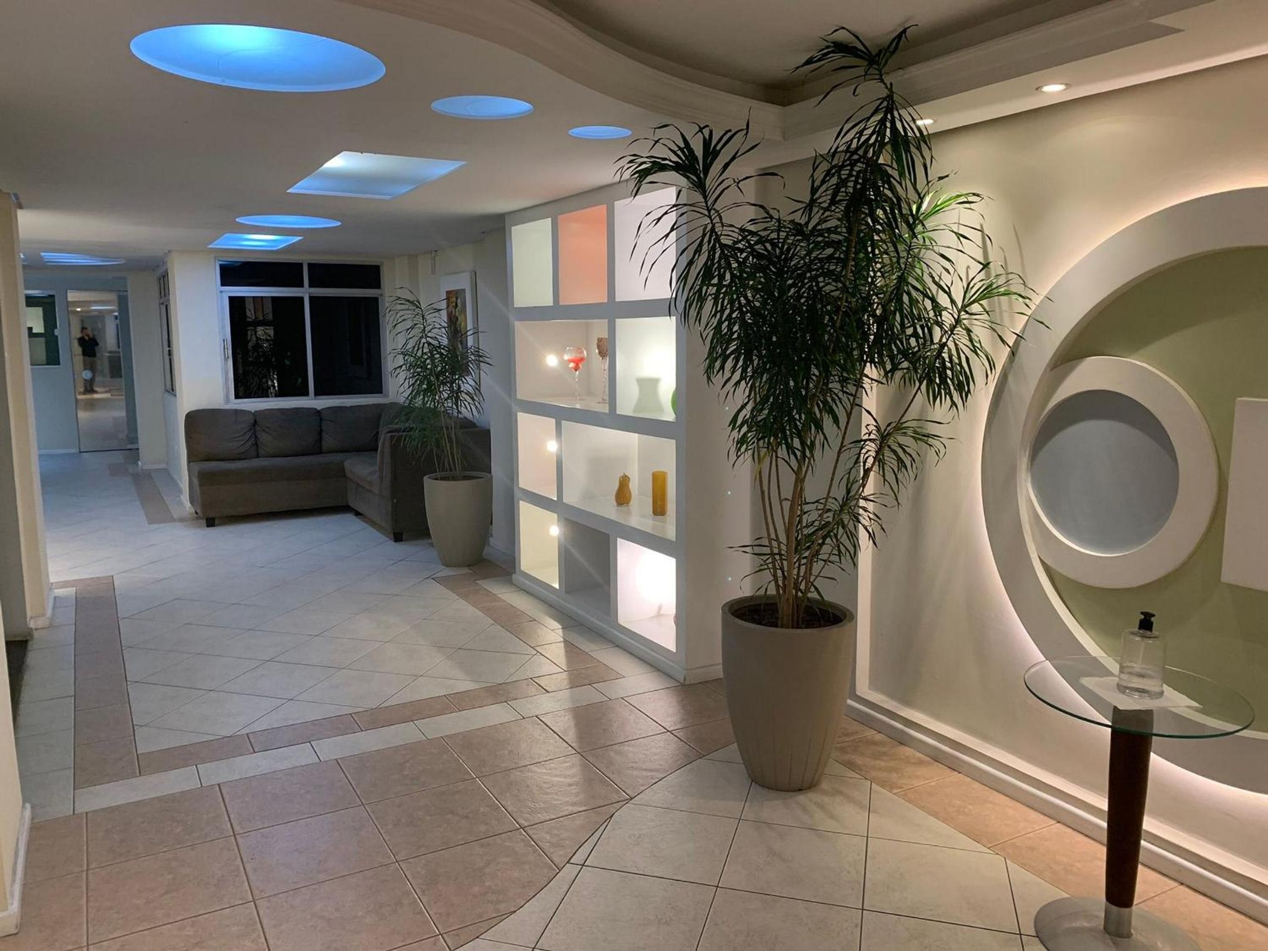 Apartment on Av Brasil in front of the mall, 4 minutes from the beach