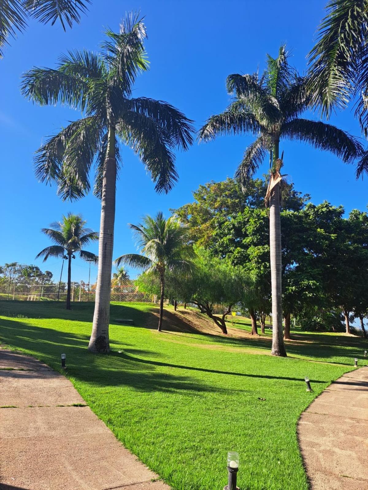 Flat na beira do lago com piscina