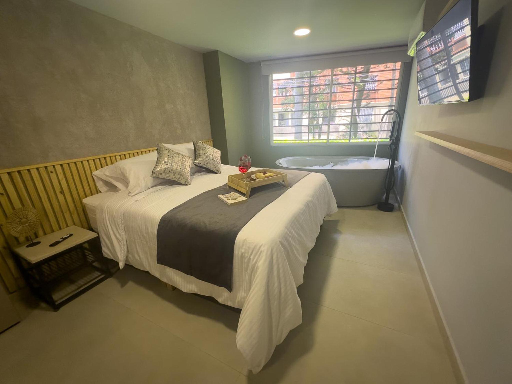 Elegante loft en Medellín con bañera y Aire 1-01